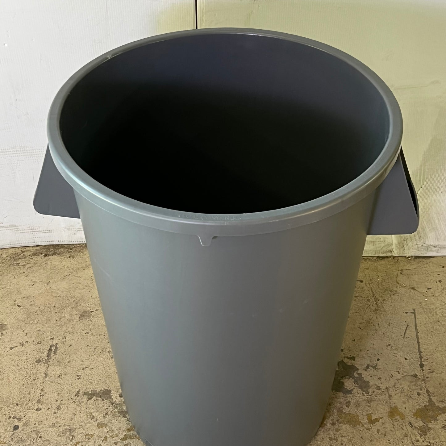 SPARTA Waste Container 44 Gal. Bronco Round 84104423