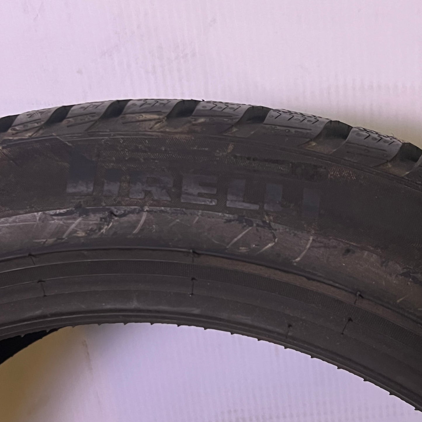 PIRELLI Winter Sottozero 3 Tire 235/45 R18 98V DOT 2022, 3608800