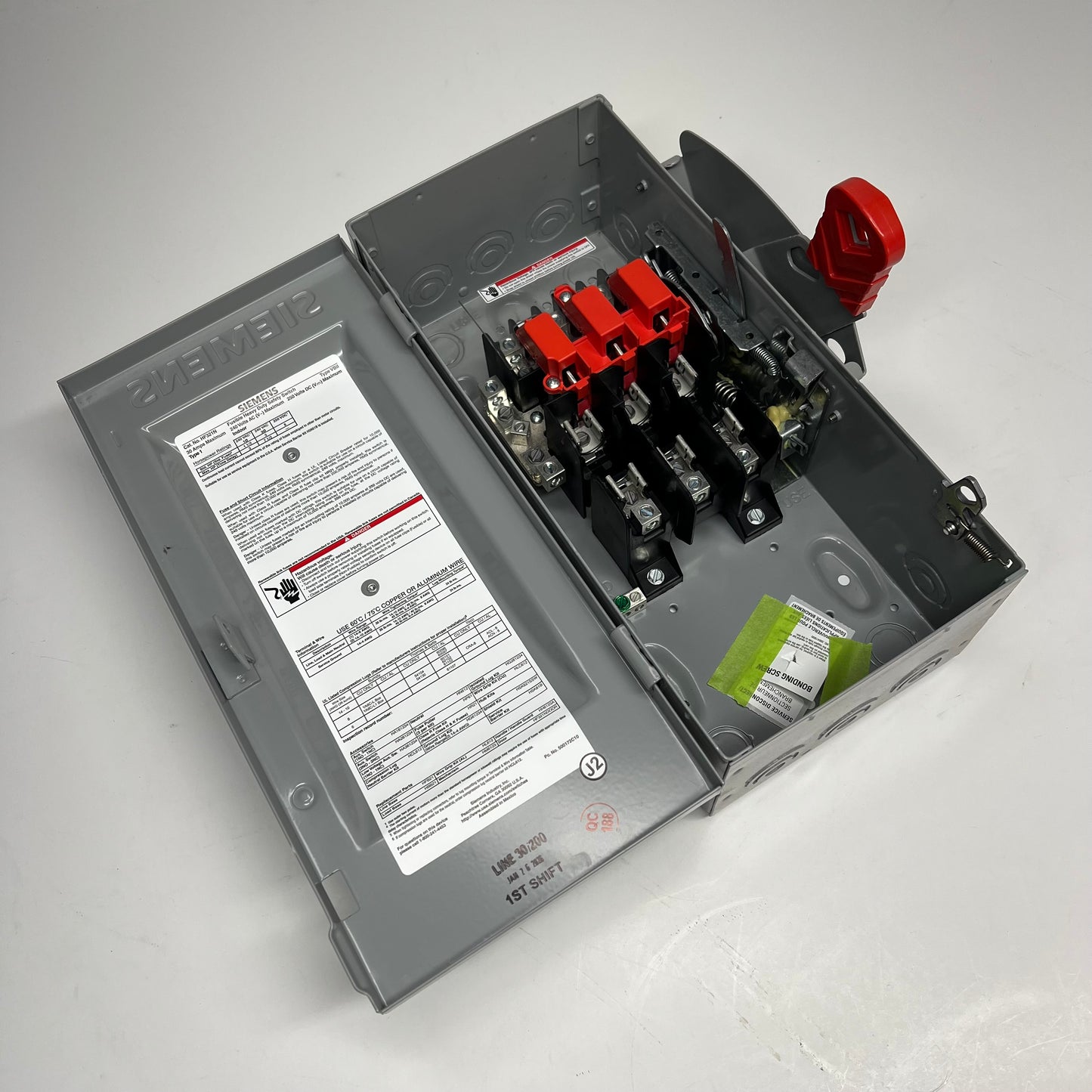 SIEMENS 30 Amp 3-pole Heavy Duty Fusible Safety Switch 240 VAC/250VDC HF321N