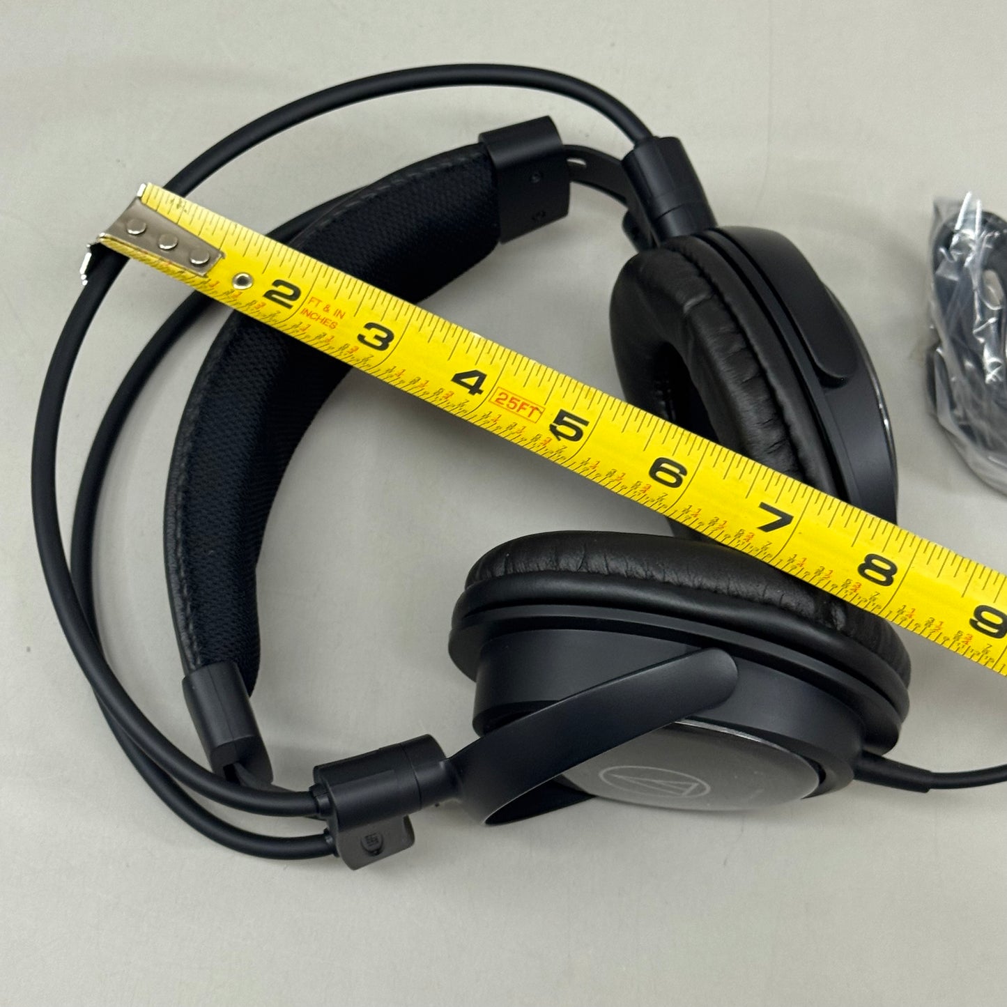 ZA@ AUDIO-TECHNICA Closed-back Stereo Over Ear Cabled Headphones Black ATH-AVC400