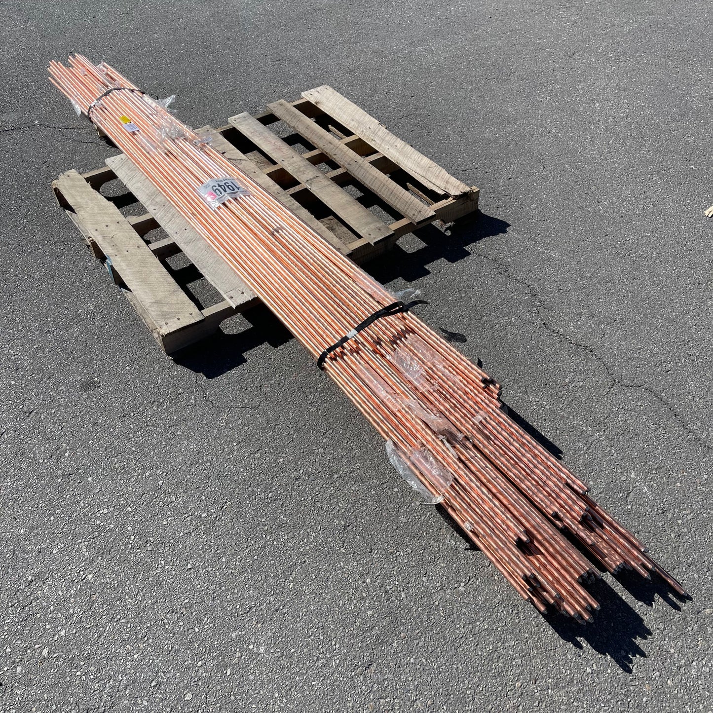 ZA@ Pallet of MIXED Copper Covered Steel Grounding Rods 120” (AS-IS)