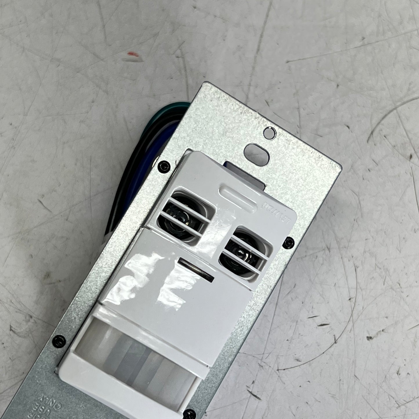 LEVITON  Wall Box Occupancy Sensor Multi-technology  120-277V 2400SF OSSMT-GDW