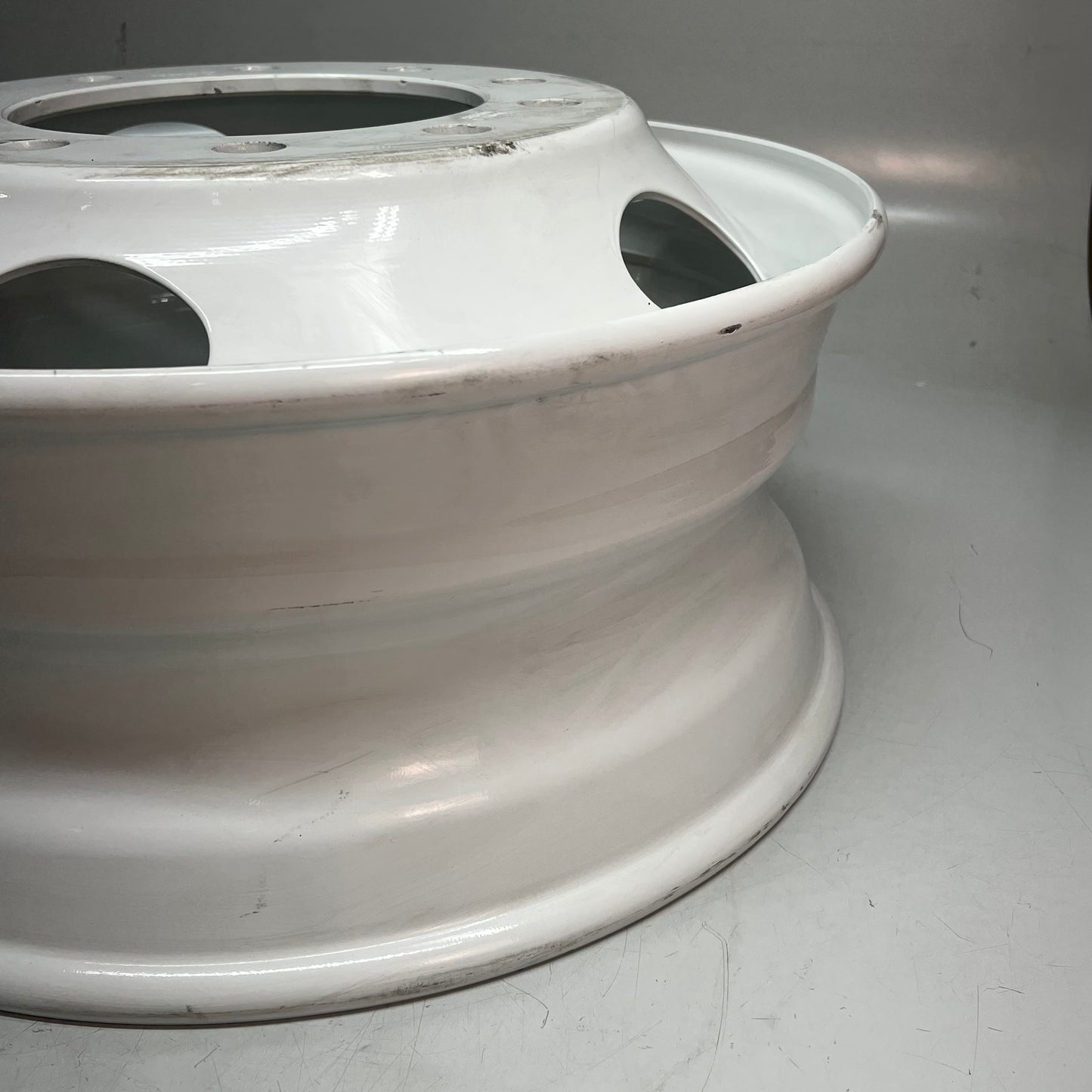 ACCURIDE Accu-Lite Commercial Vehicle Steel Wheel Max 7400lbs 125PSI White 51487