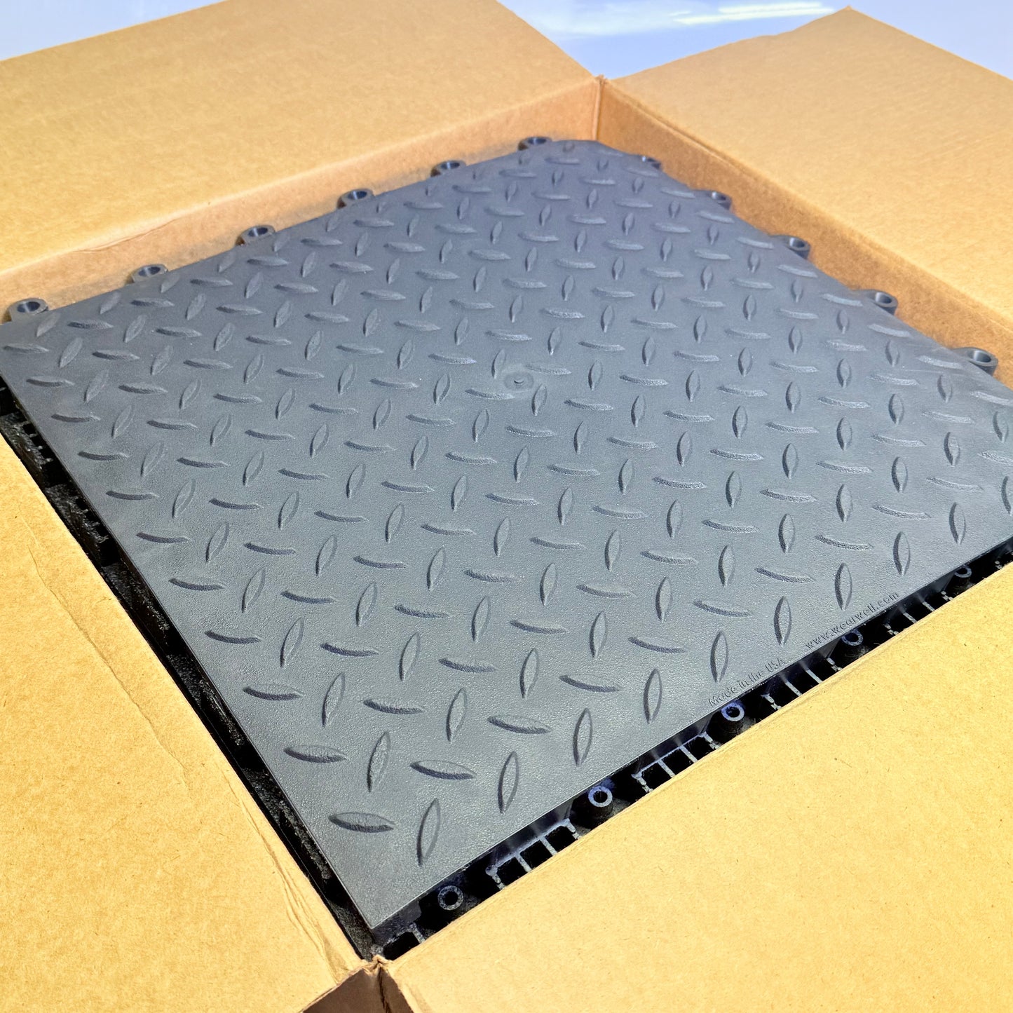 GLOBAL INDUSTRIAL Case Of 10 ErgoDeck Max Diamond-Plate Mat 7/8" 1.5' X 1.5'