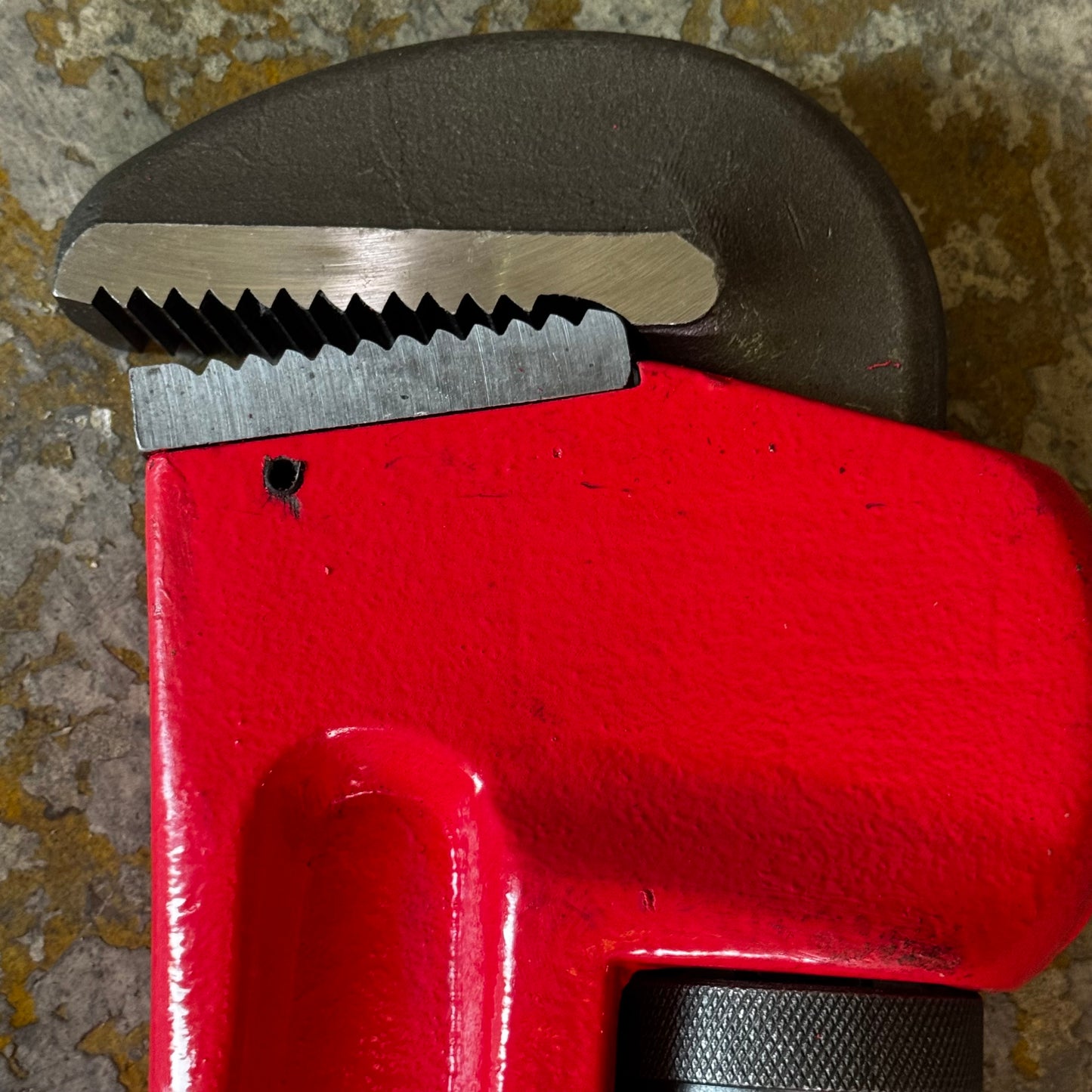 WESTWARD Cast Iron Pipe Wrench 6" Jaw x 48" Long Red 6ATY2A