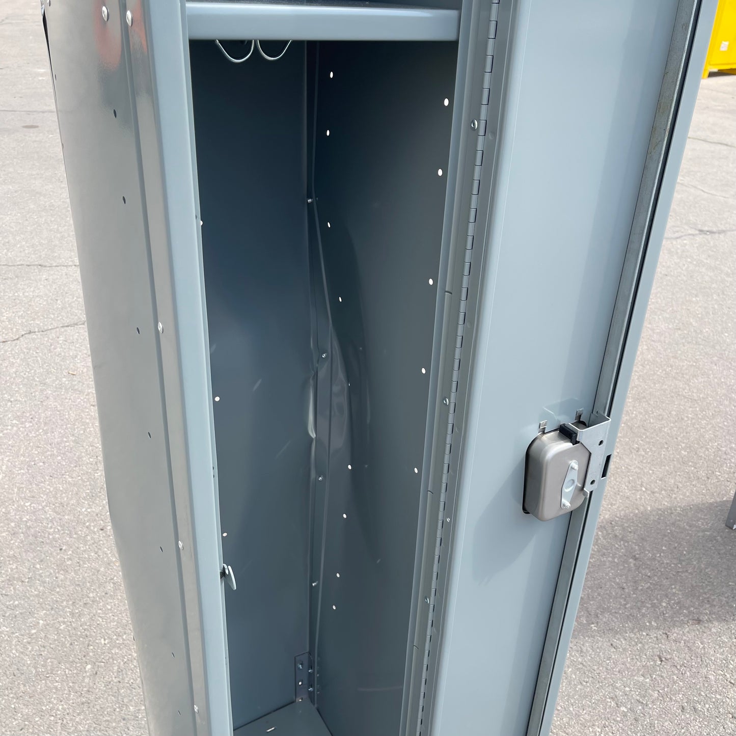 ZA@ HALLOWELL One Wide, Single Tier Locker Grey (AS-IS)(C)