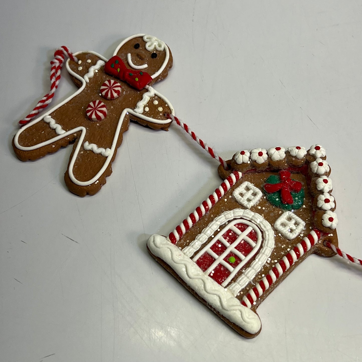 GERSON Clay Gingerbread & Houses Garland 24" L Brown/White/Red 2497210