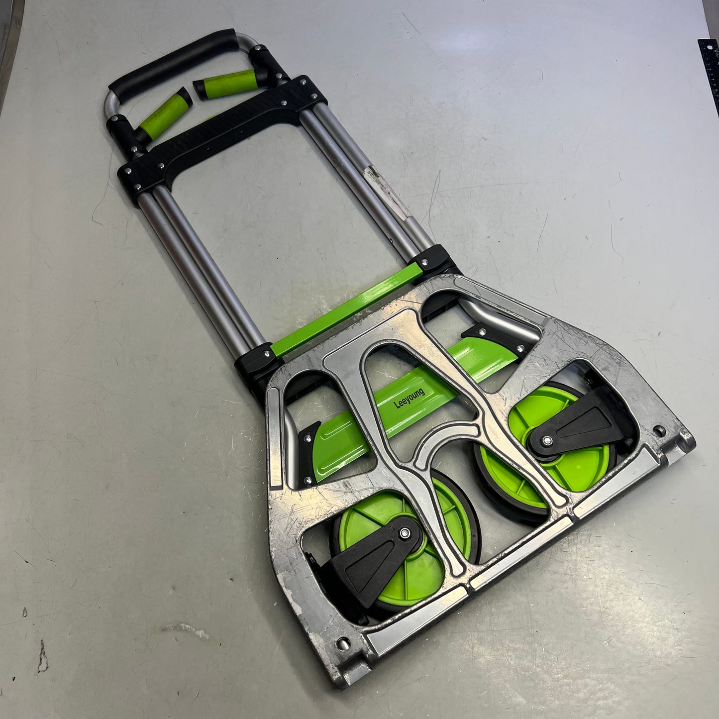 ZA@ LEEYOUNG Aluminum Folding Hand Truck & Dolly 309lb Capacity Grey/Green GZS120AT (Used)
