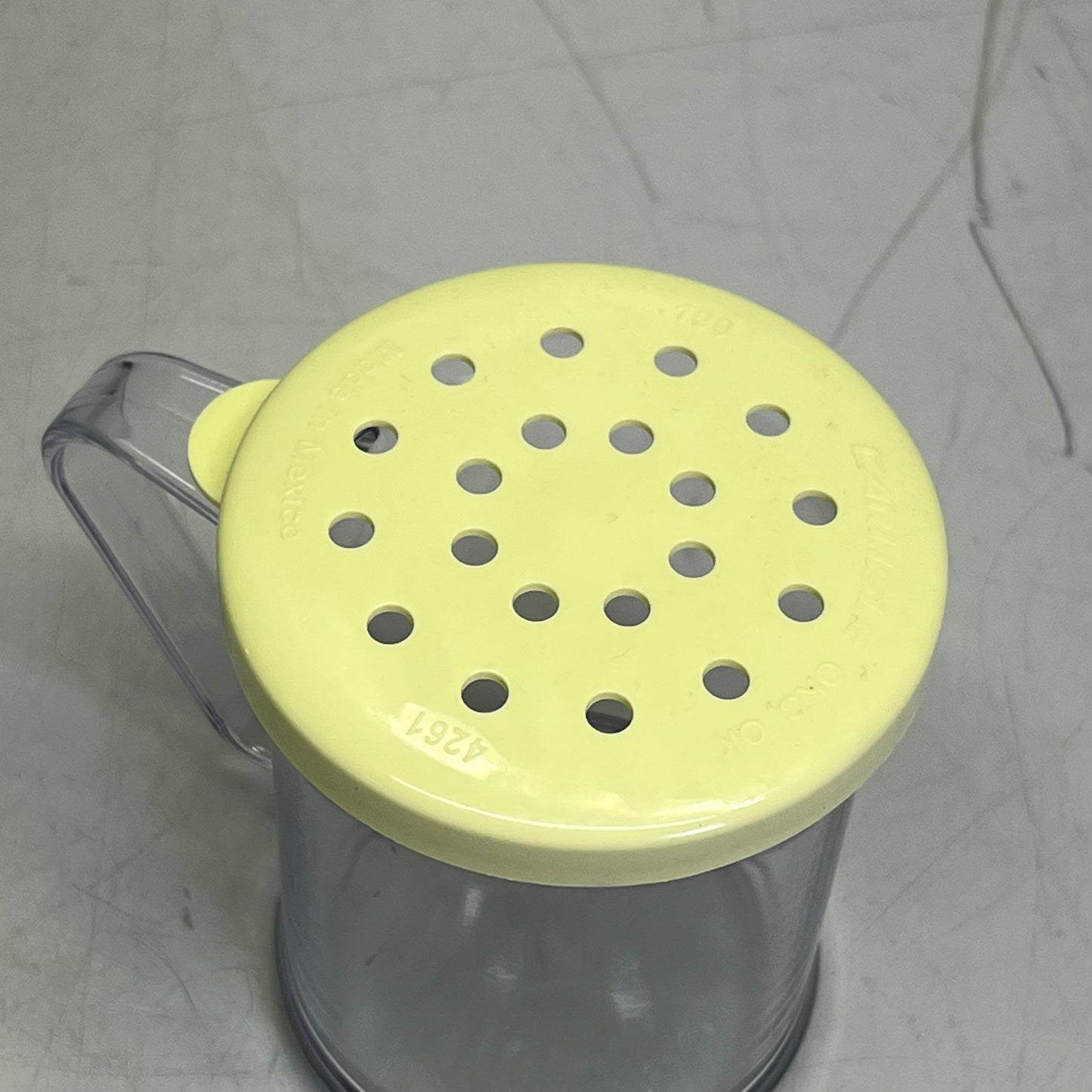 CARLISLE (6 PACK) Polycarbonate Shaker Dredge W/ Lid 4.57mm Holes - 8oz 4260S04
