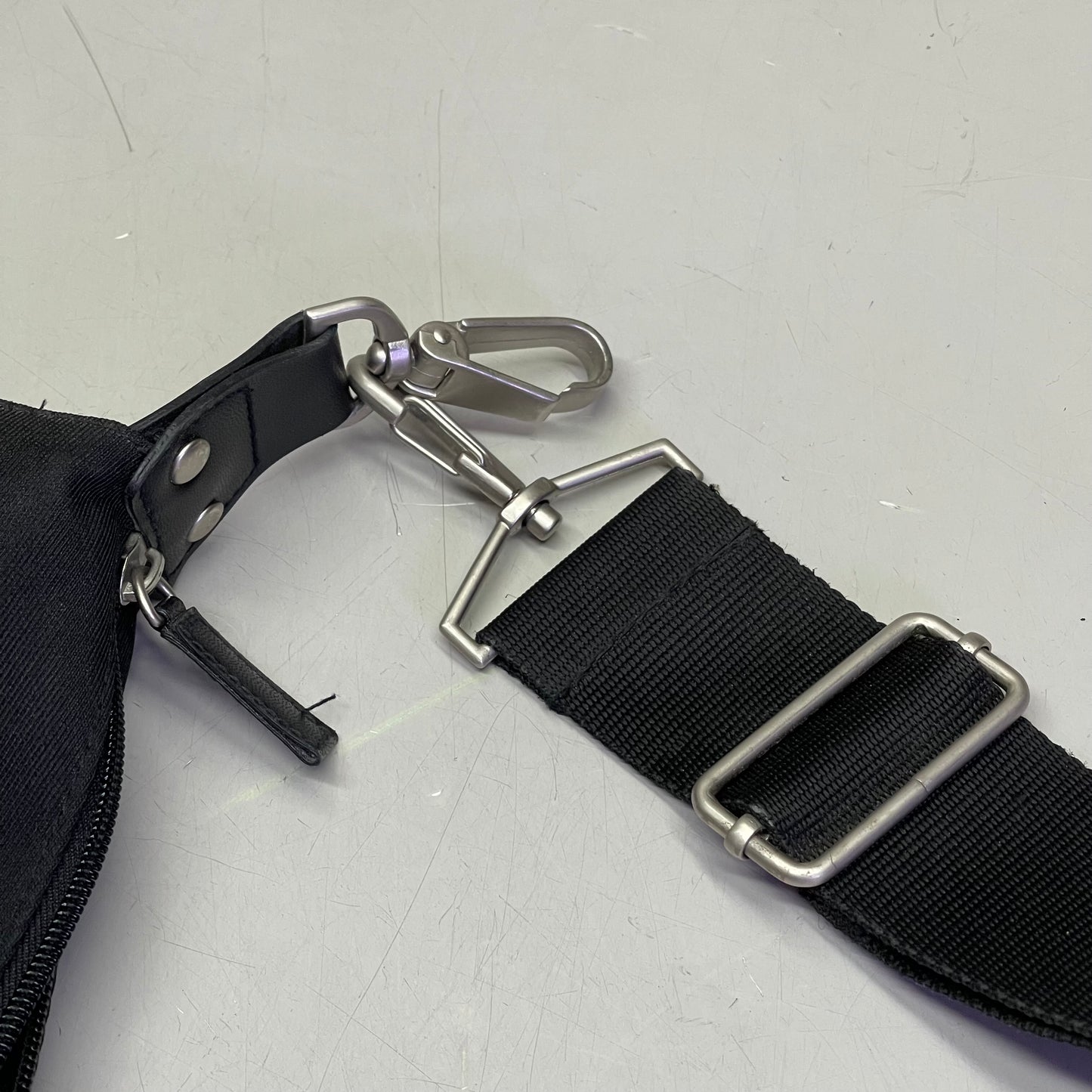 KENNETH COLE Travel/Overnight/Duffel Bag 22" x 22" x 10" Black