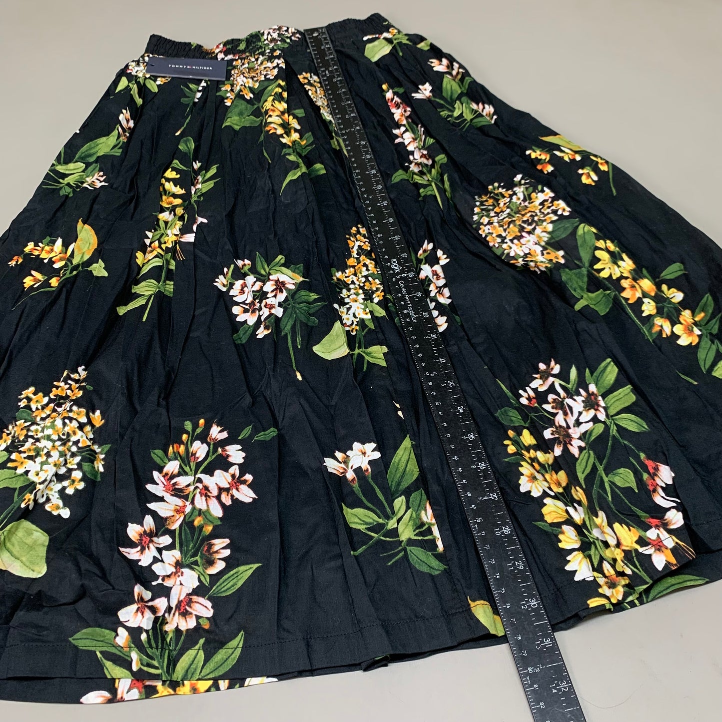 TOMMY HILFIGER Women's Garden Tour Skirt Sz-4 (Small) Black Floral T7BC0511