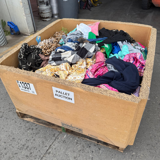 ZA@ Pallet of MIXED Men’s & Women’s Clothing & Kid’s Costumes