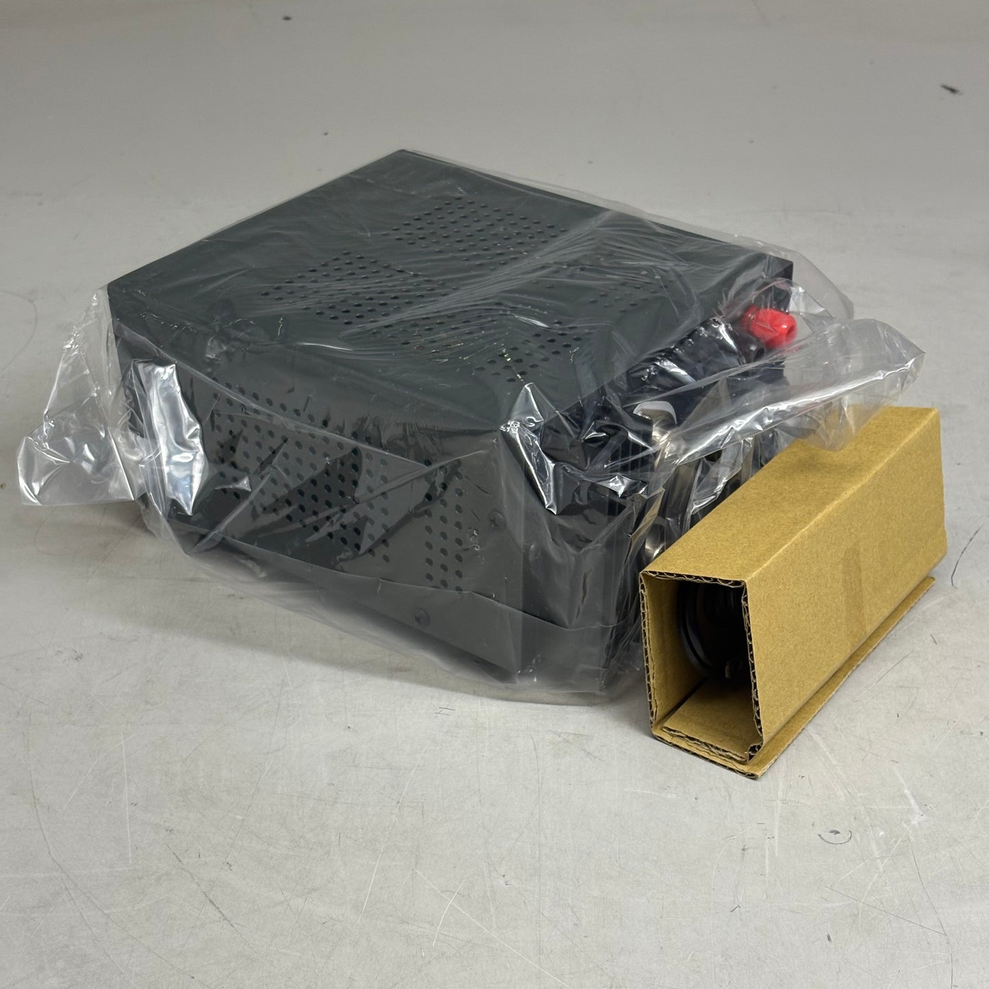 TRIPP LITE Precision Regulated DC Power Supply 13.8V 7AMP PR-7b PR-7B