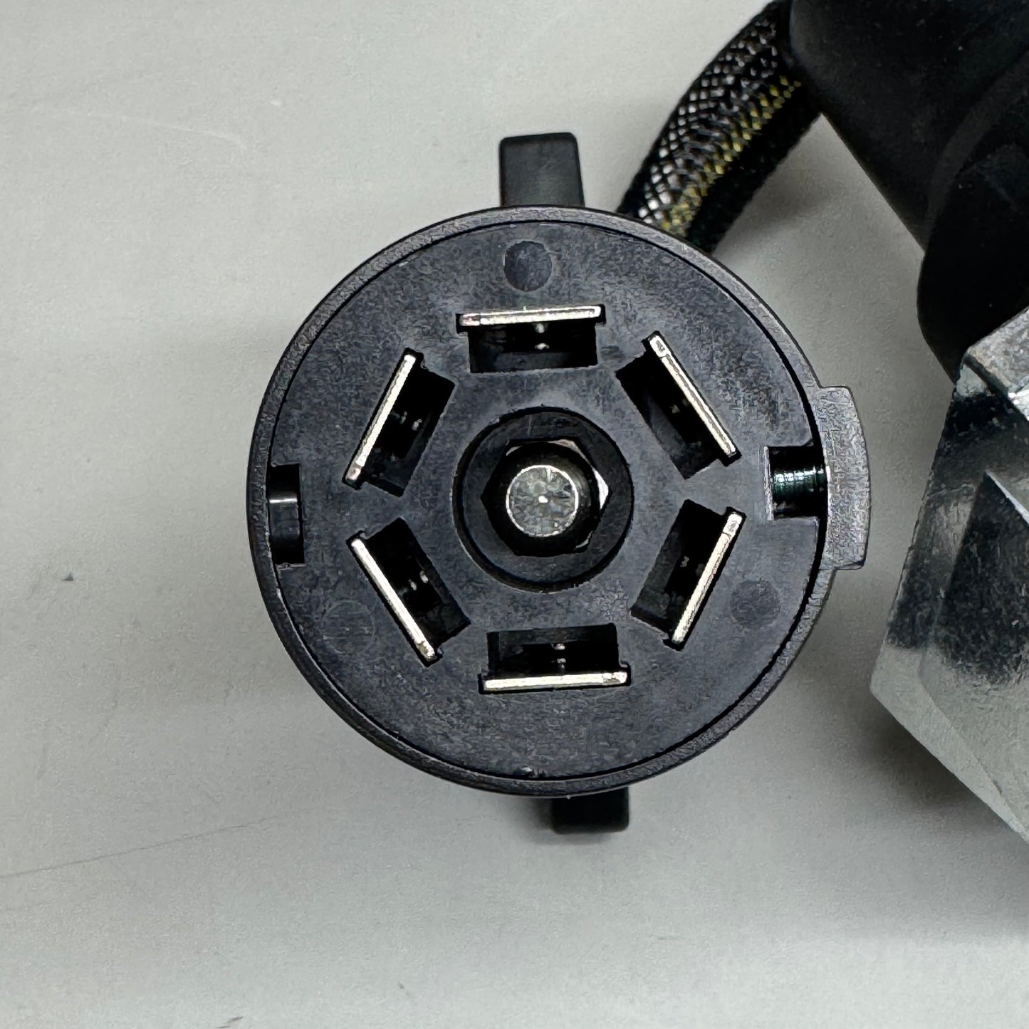 HOPKINS TOWING SOLUTIONS 7 Blade To 7 Round Vehicle To Trailer Adapter 47595