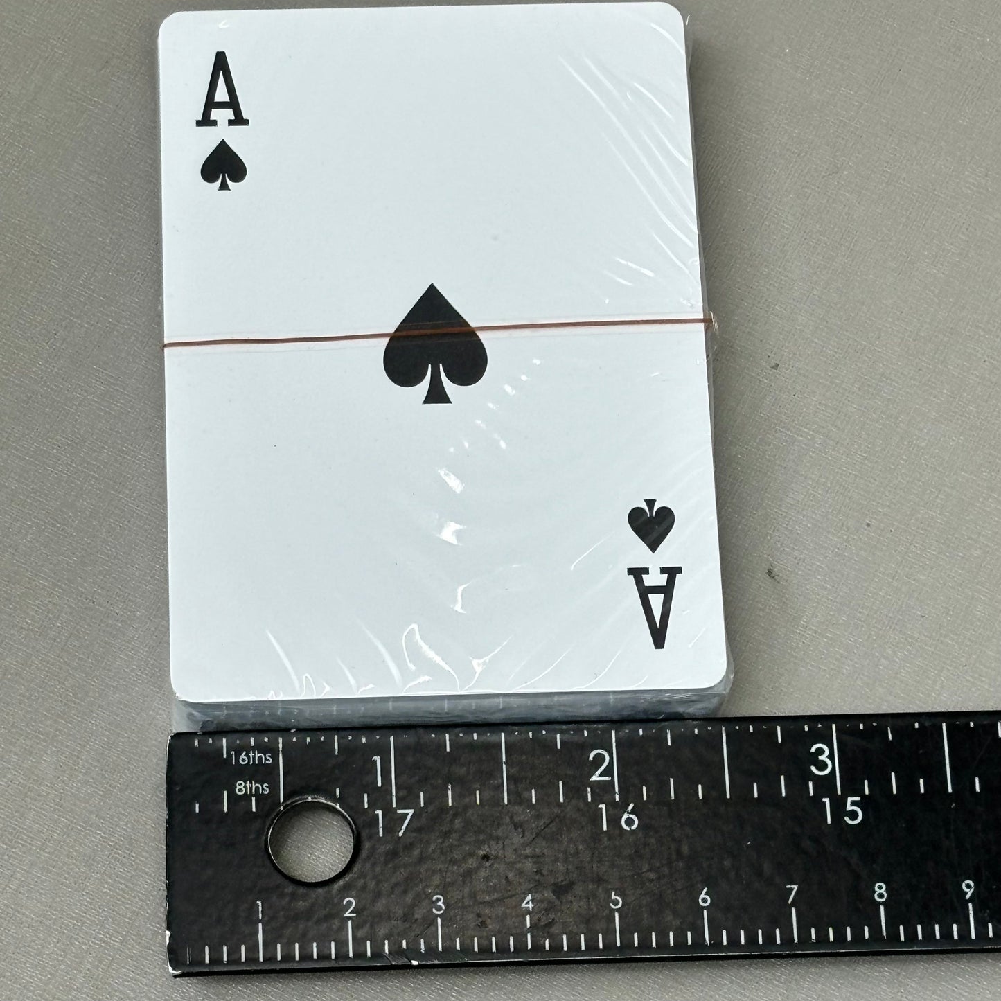 ZA@ GEKO BRANDS Water Proof Playing Cards w/ Plastic Case Standard Deck B