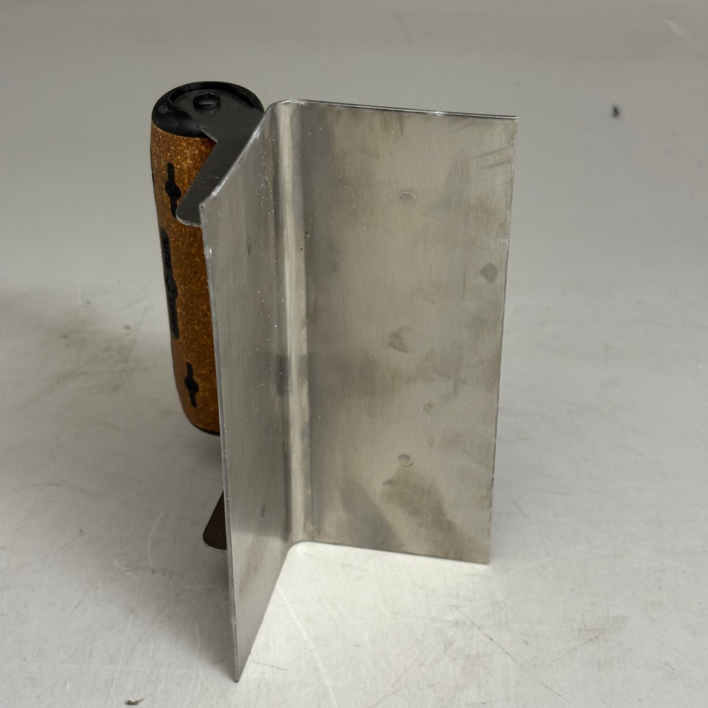 KRAFT TOOL CO Elite Series Five Star Outside Step Tool Cork Handle 6x2-1/2 1/4R