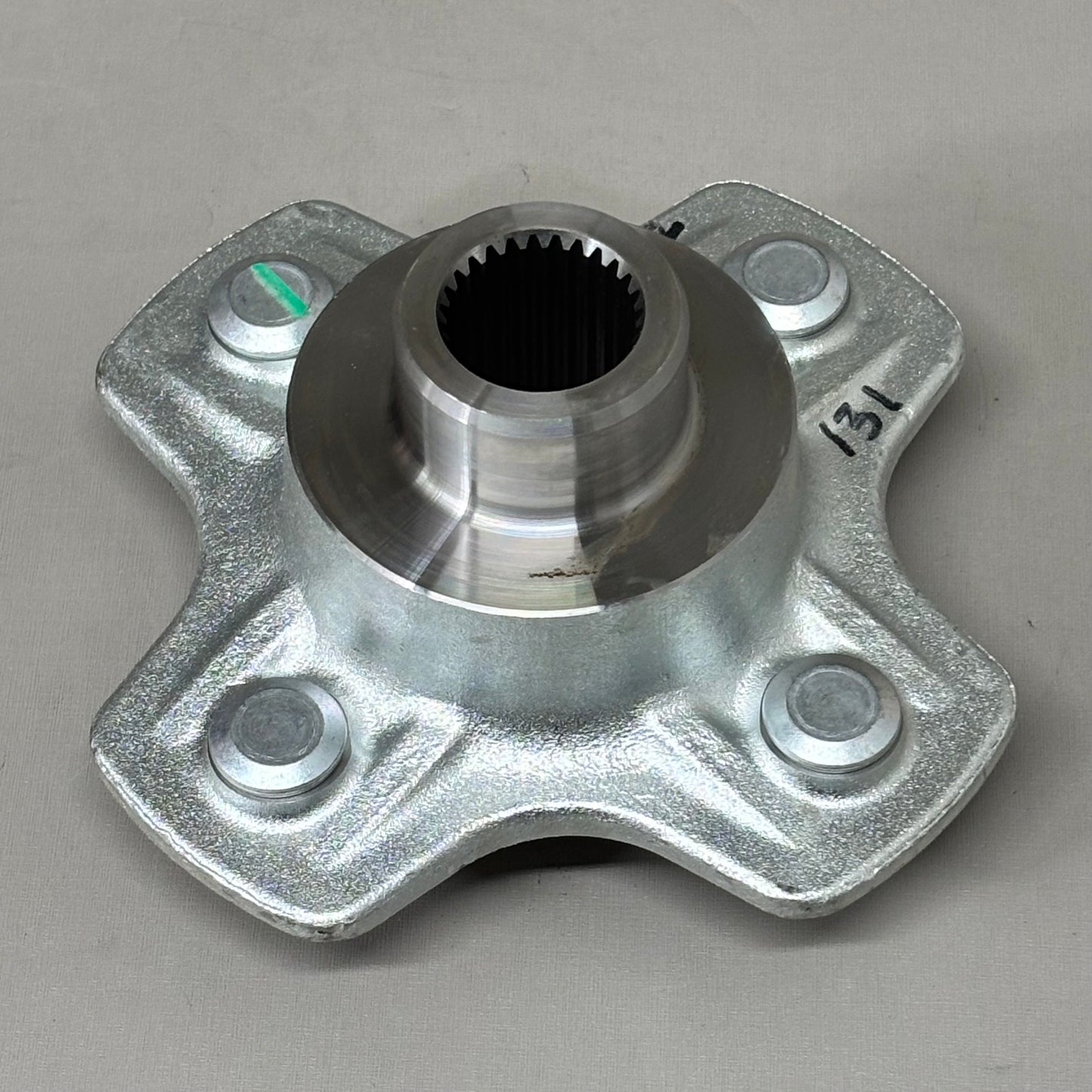 HONDA Hub Rear Right FOURTRAX FOREMAN 4X4 RANCHER OEM 42610-HR3-A20