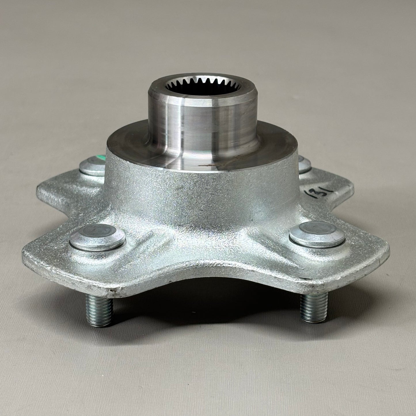 HONDA Hub Rear Right FOURTRAX FOREMAN 4X4 RANCHER OEM 42610-HR3-A20