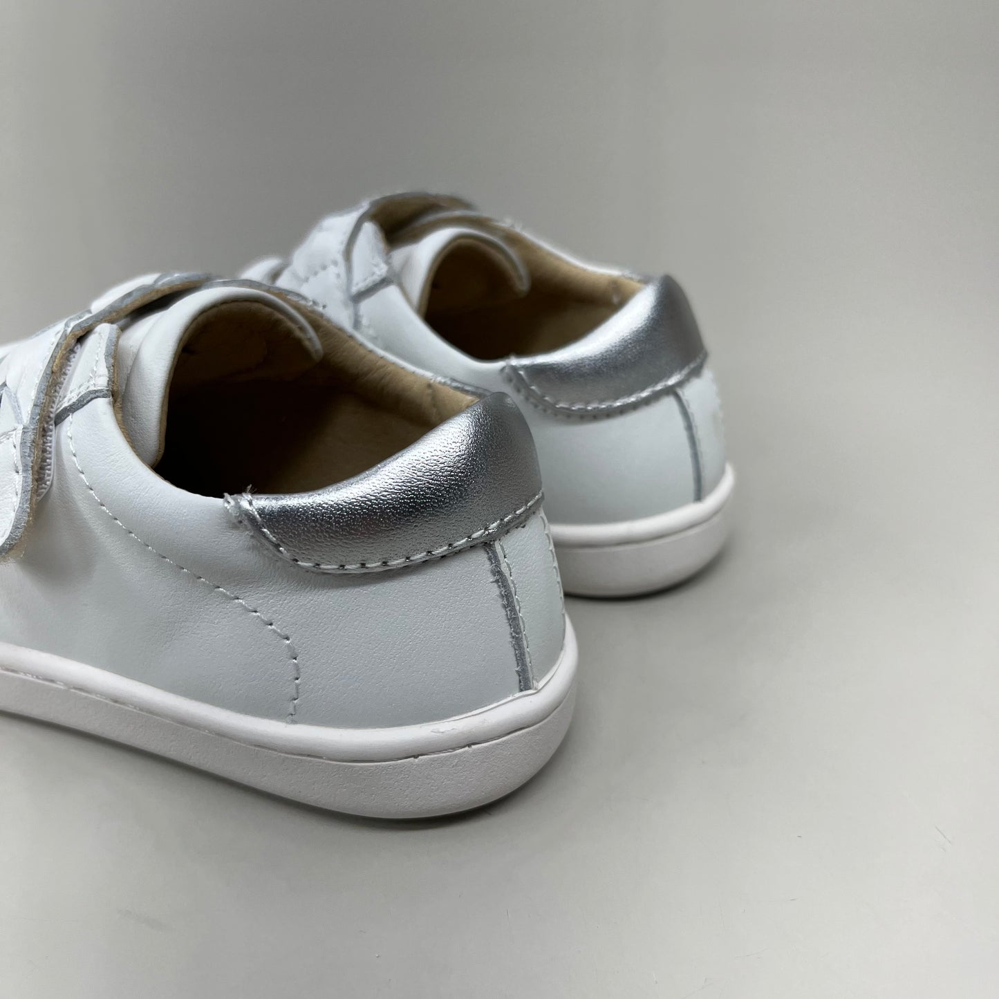 OLD SOLES Baby Plats Leather Shoe Sz 9.5 EU 26 Snow / Silver #6134