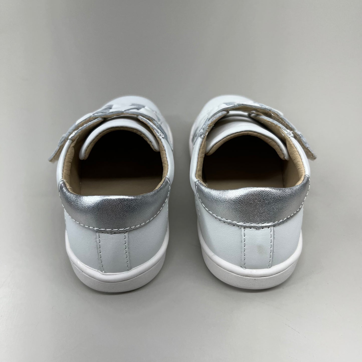 OLD SOLES Baby Plats Leather Shoe Sz 8 EU 24 Snow / Silver #6134