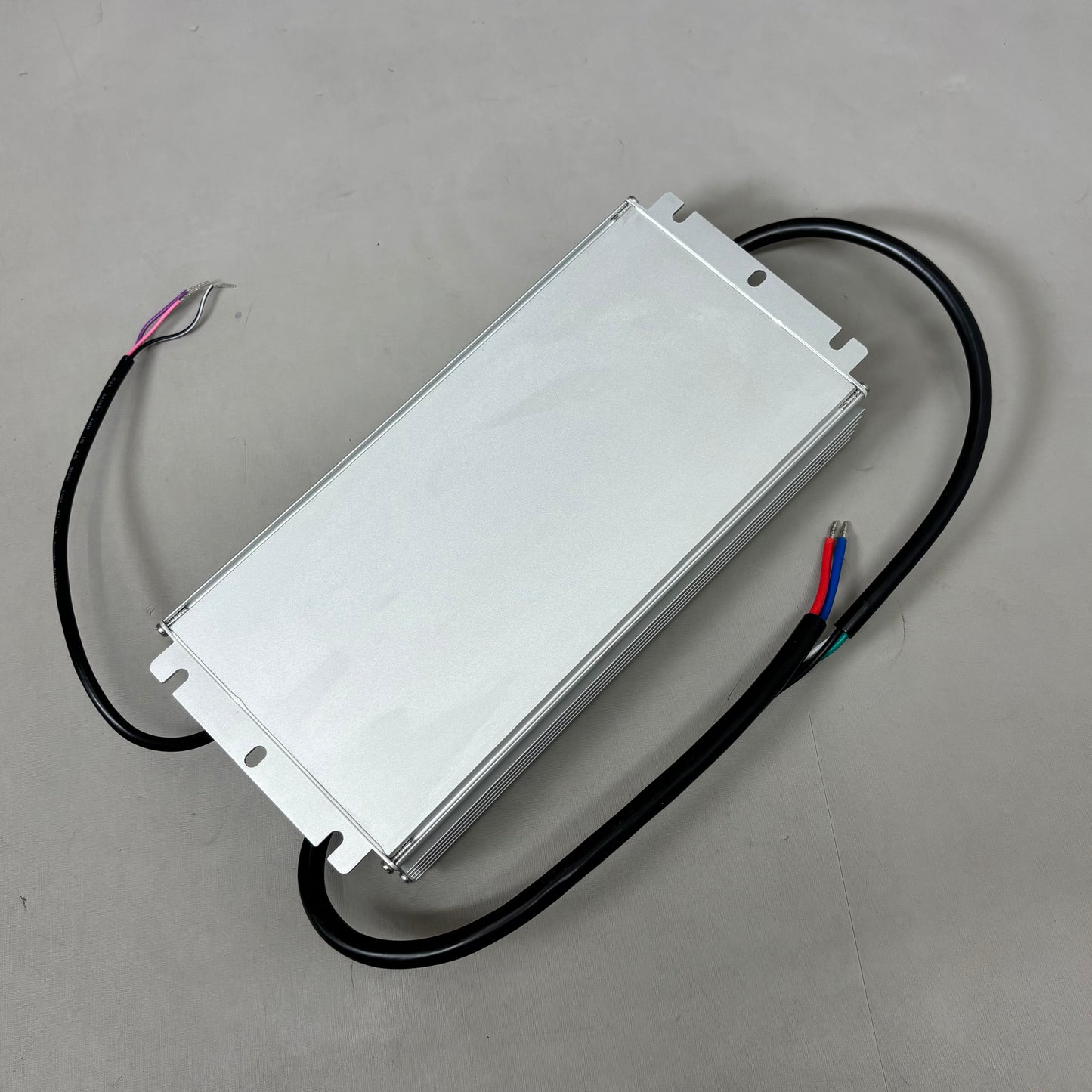 UPOWERTEK LED Driver 700W Cable Programable 108-305Vac 1 Output BLD-700-C420-ENU