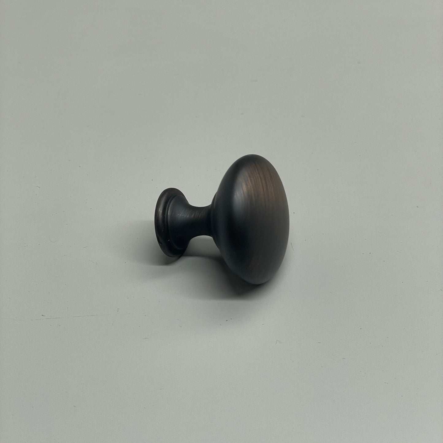 BERENSON (25 PK) Traditional Advantage One Verona Bronze Round Knob 9338-10VB-P