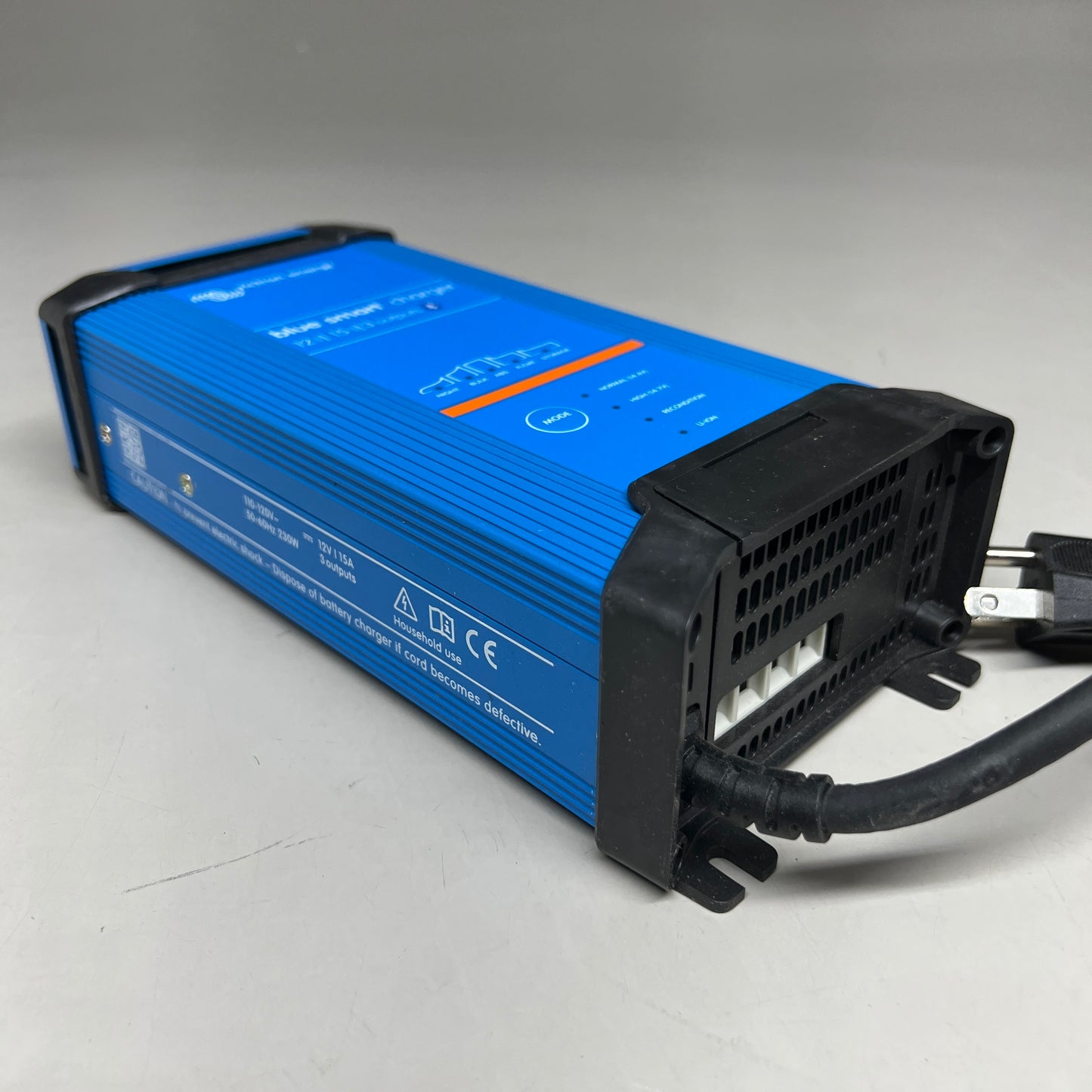 VICTRON Energy Blue Smart IP22 Charger 12 Volt 15 Amp 3 Output BPC121546102 (new other)