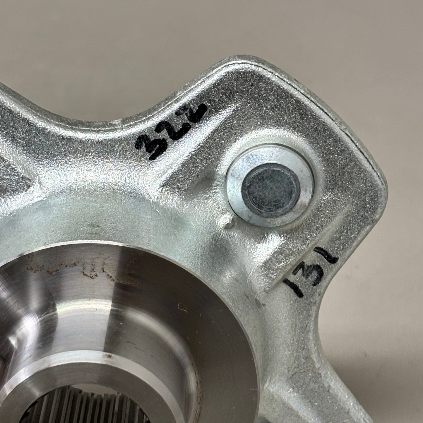 HONDA Hub Rear Right FOURTRAX FOREMAN 4X4 RANCHER OEM 42610-HR3-A20