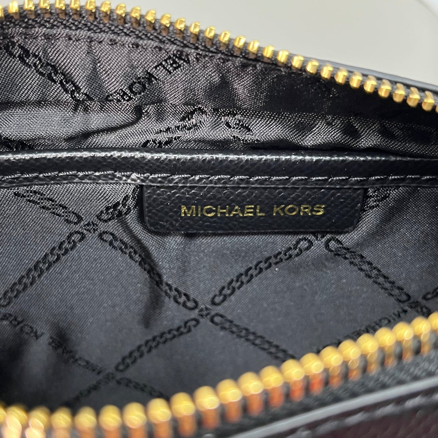 MICHAEL KORS Jet Set Large Saffiano Leather Crossbody Bag 6 1/2" x 9 1/2" Black 32S4GTVC3L