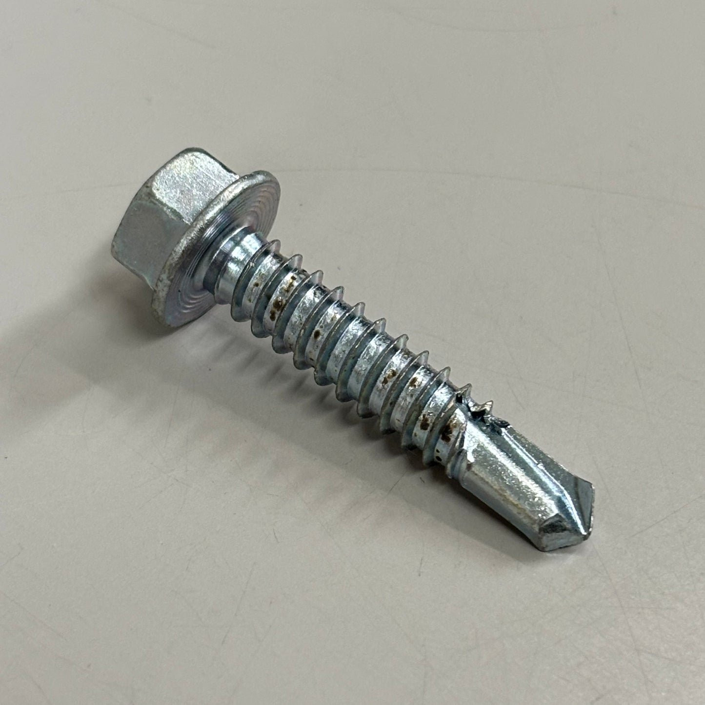 DEWALT (500 PK) Self-Drilling Screws 5/8"Hex Washer 1/4"-14x1-1/4" DFSEDB955-050