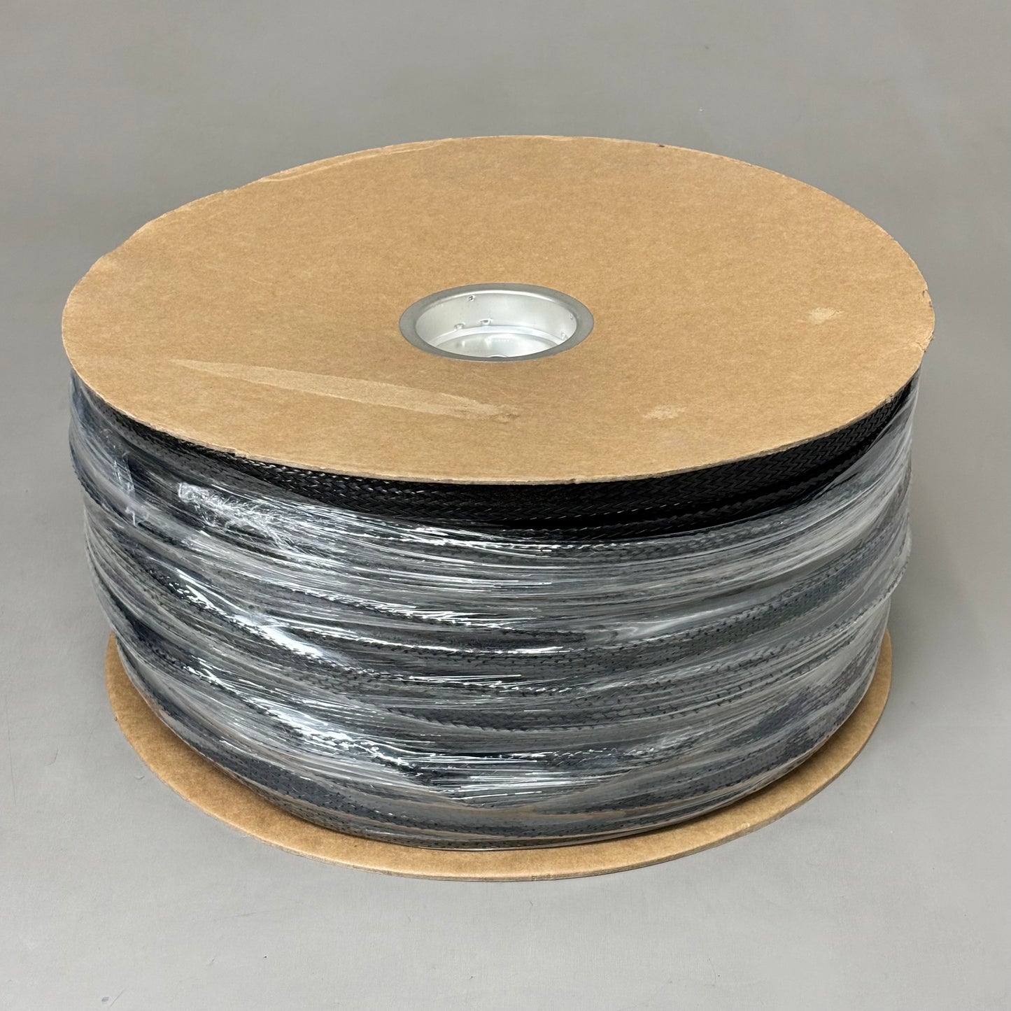 GORILLA SLEEVE Flat Filament Expandable Braided Sleeving  3/4" 550' T1793941