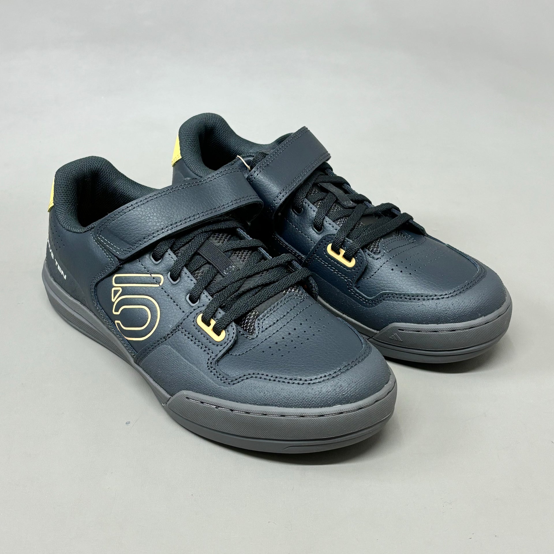 ADIDAS Unisex Five Ten Hellcat Mountain Bike Shoes Men 6/Wmns 7 Black ID2453 New adidas Five Ten 5.10 Hellcat Clip In Mountain Bike Shoes  main image 2