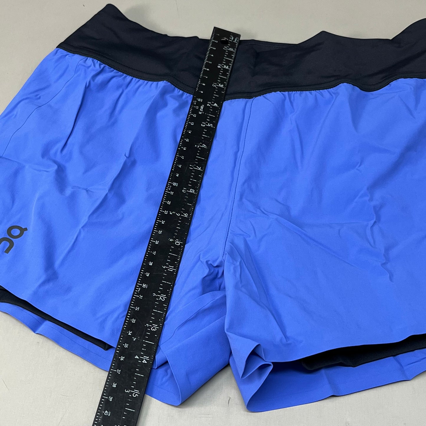 ON RUNNING Women's Active Wear Running Shorts Sz-Medium Cobalt Black 255.01044