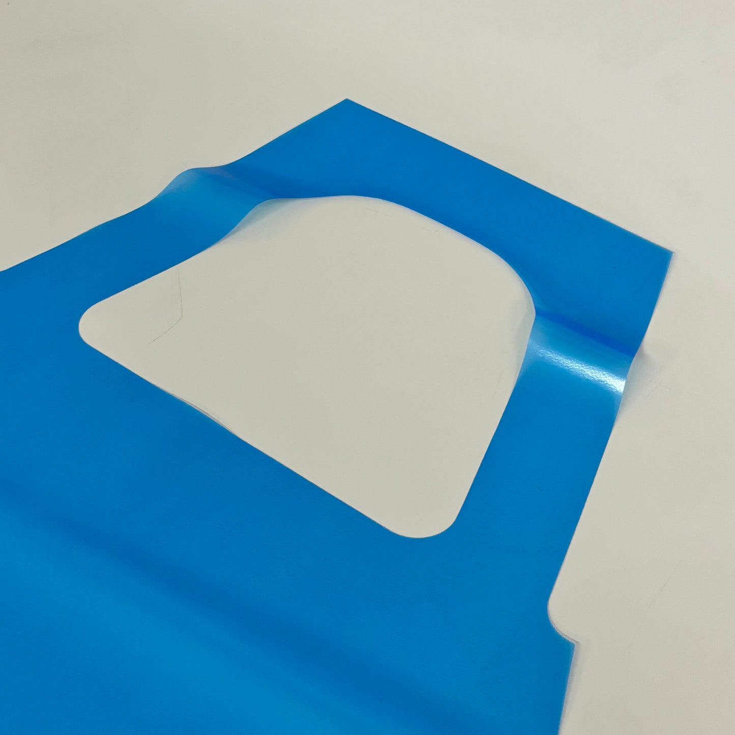 VR (50 PACK) Poly Co Die-Cut Aprons Economical & Lightweight 55"x35" Blue 46520