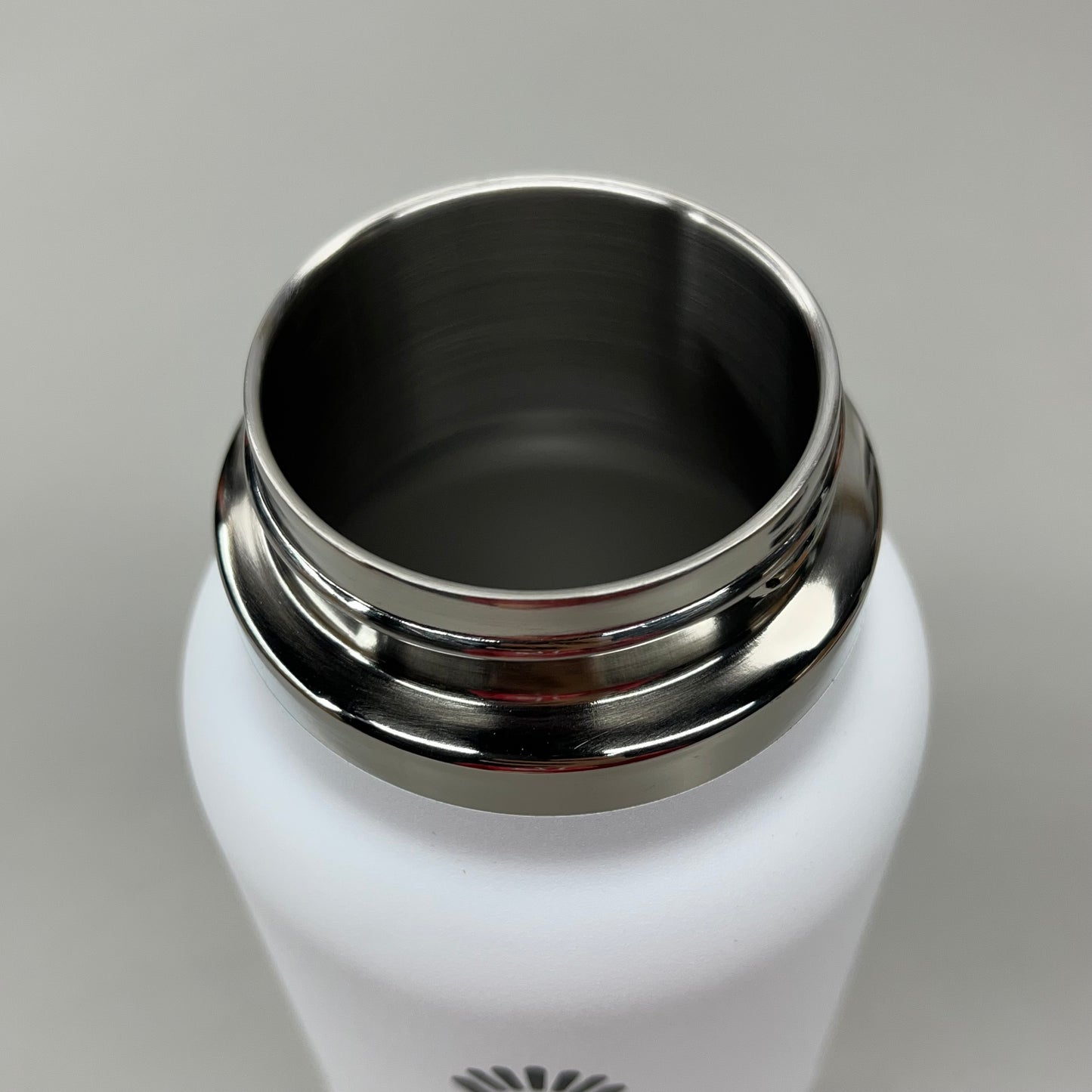 HYDROFLASK Wide Mouth Flex Cap Pro-Grade Stainless Steel White 32 oz W32BTS110