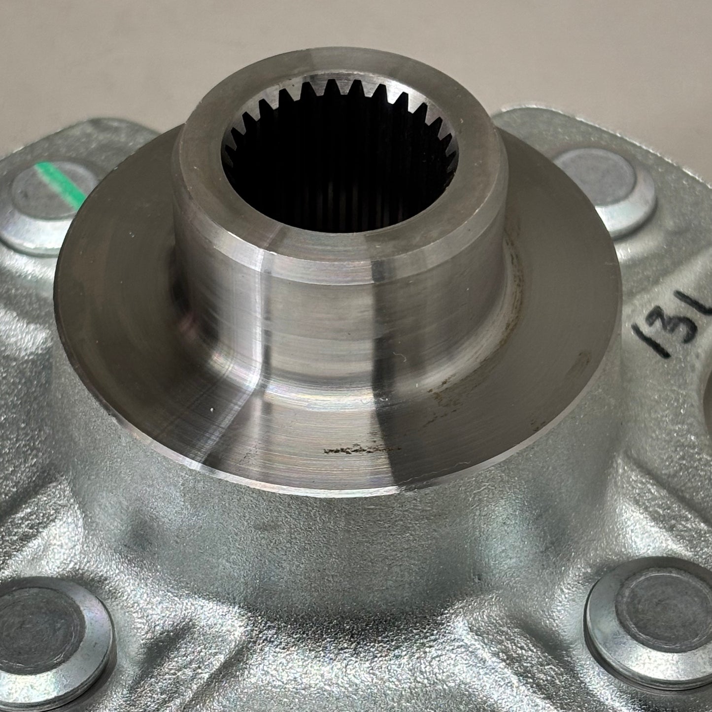 HONDA Hub Rear Right FOURTRAX FOREMAN 4X4 RANCHER OEM 42610-HR3-A20