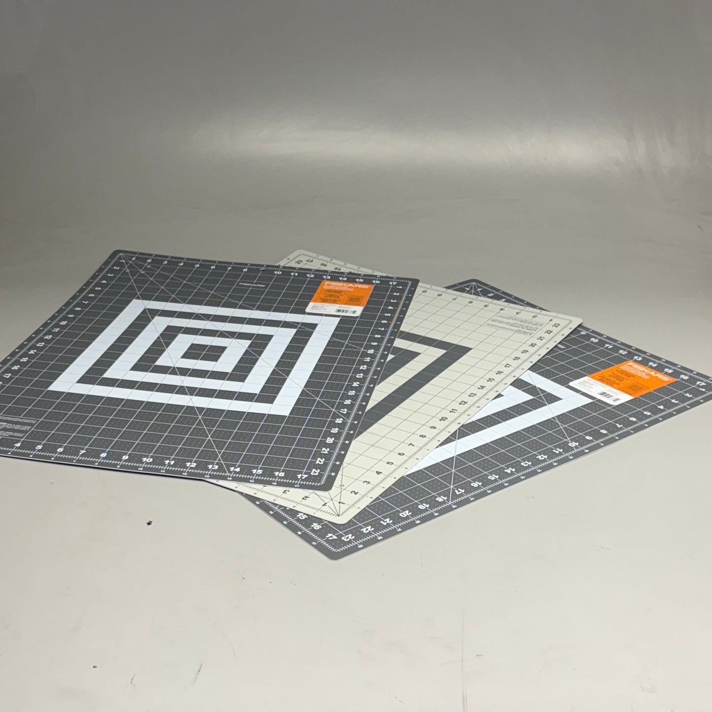 FISKARS (3 PACK) 18 x 24in Double Sided Cutting Mat