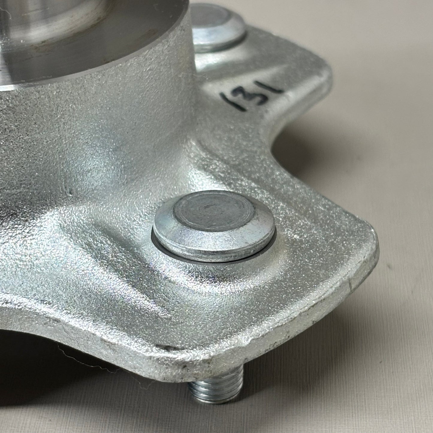 HONDA Hub Rear Right FOURTRAX FOREMAN 4X4 RANCHER OEM 42610-HR3-A20