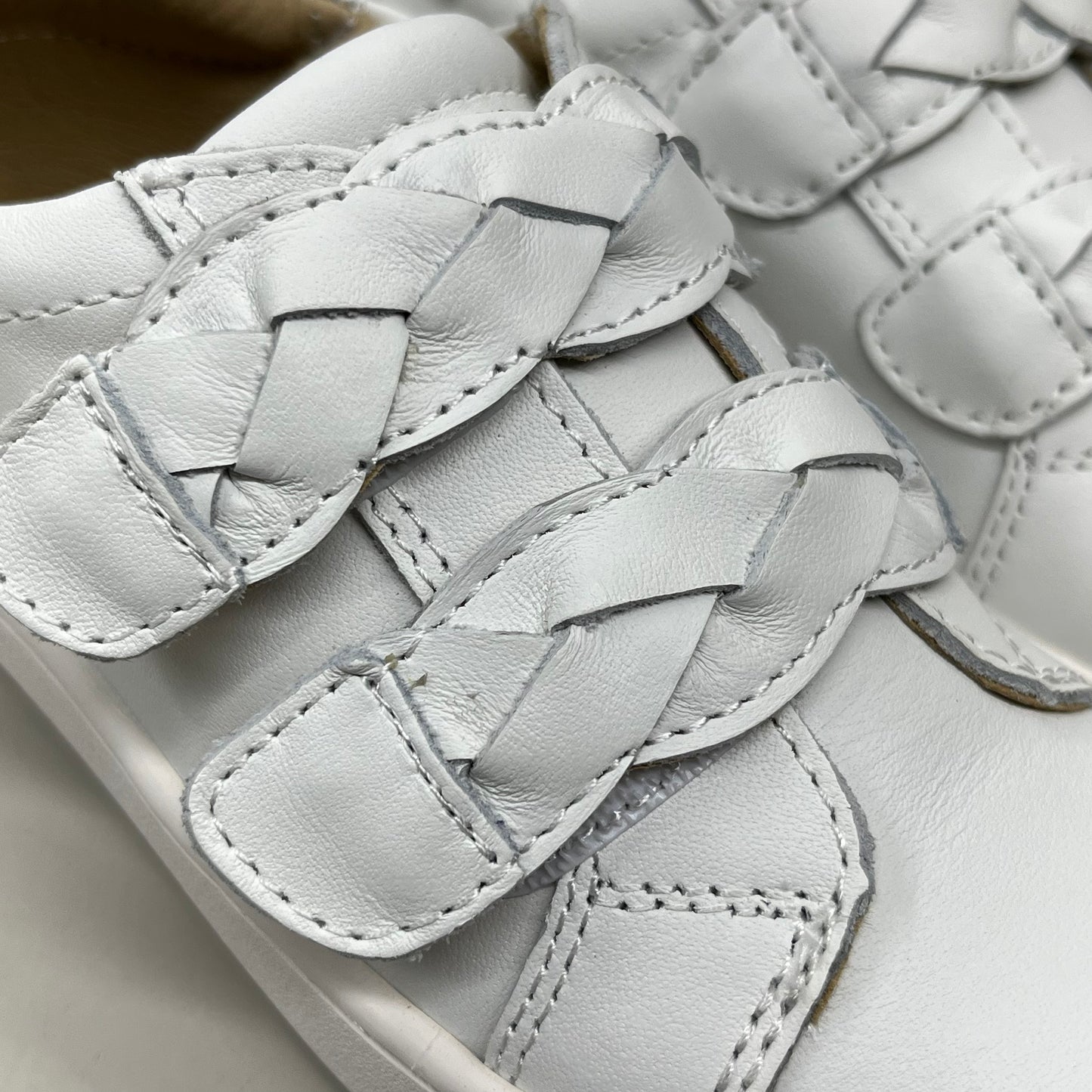 OLD SOLES Baby Plats Leather Shoe Sz 9 EU 25 Snow / Silver #6134