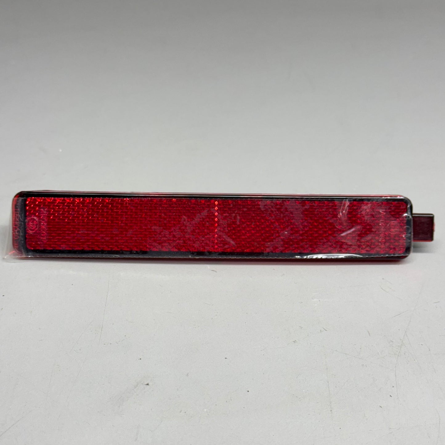 HONDA GM GENUINE PARTS REAR BUMPER COVER REFLECTOR 25805313