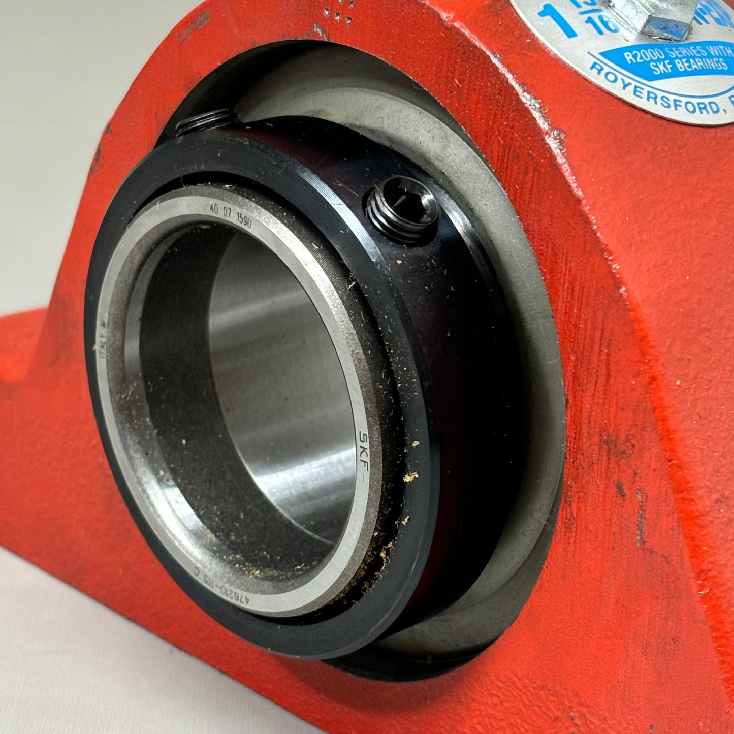 ROYERSFORD R2000 Spherical 2-Bolt Pillow Block Bearing 1-15/16" Red 40-02-N115