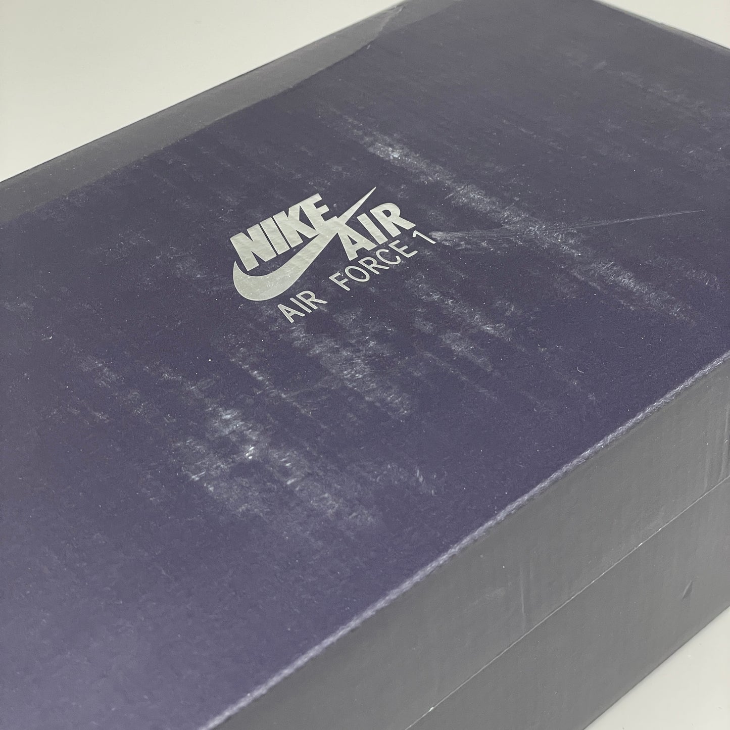 NIKE Women's Air Force 1 '07 Court Purple/White Sz: 7 FJ1408 500 (Slightly Distressed Box)