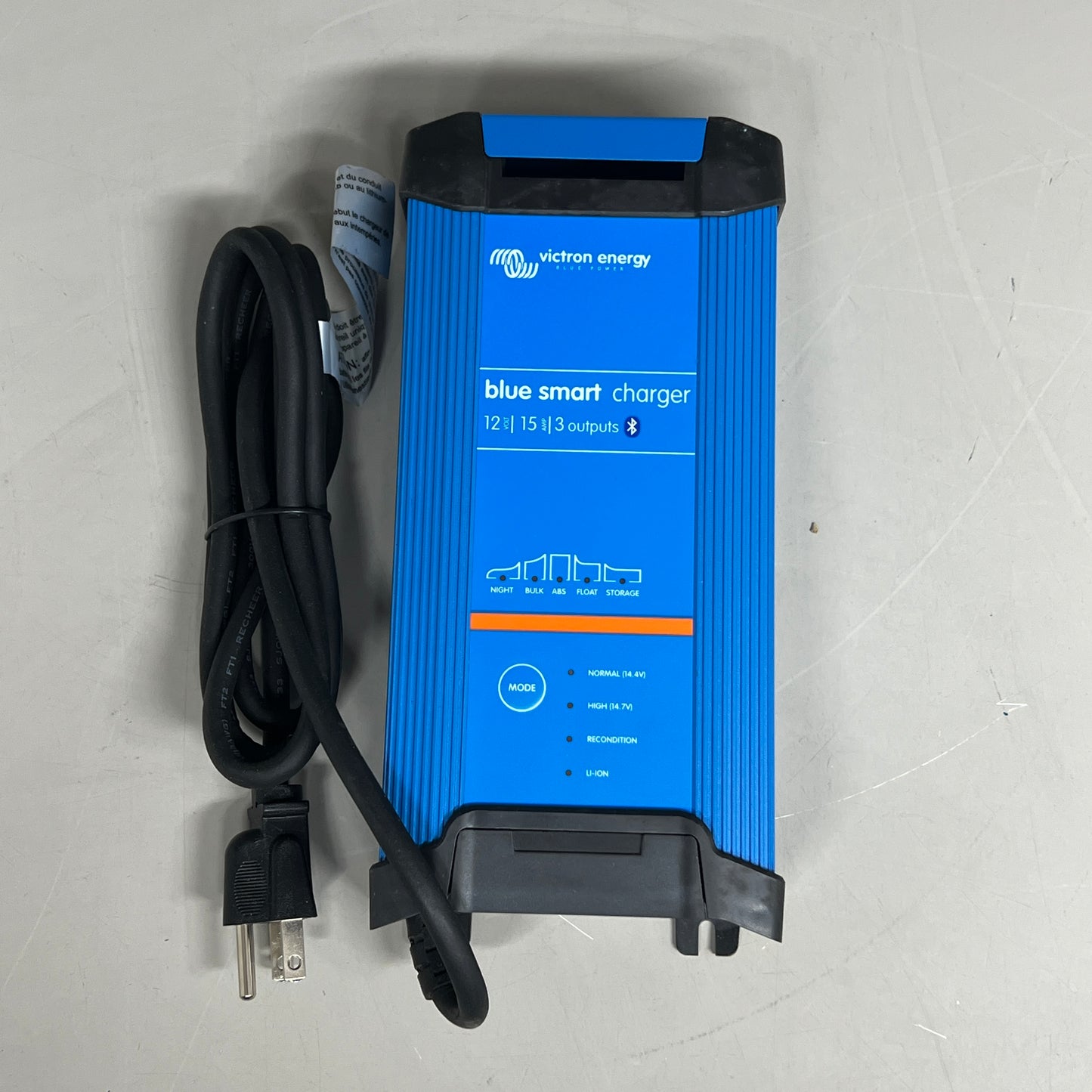 VICTRON Energy Blue Smart IP22 Charger 12 Volt 15 Amp 3 Output BPC121546102 (new other)