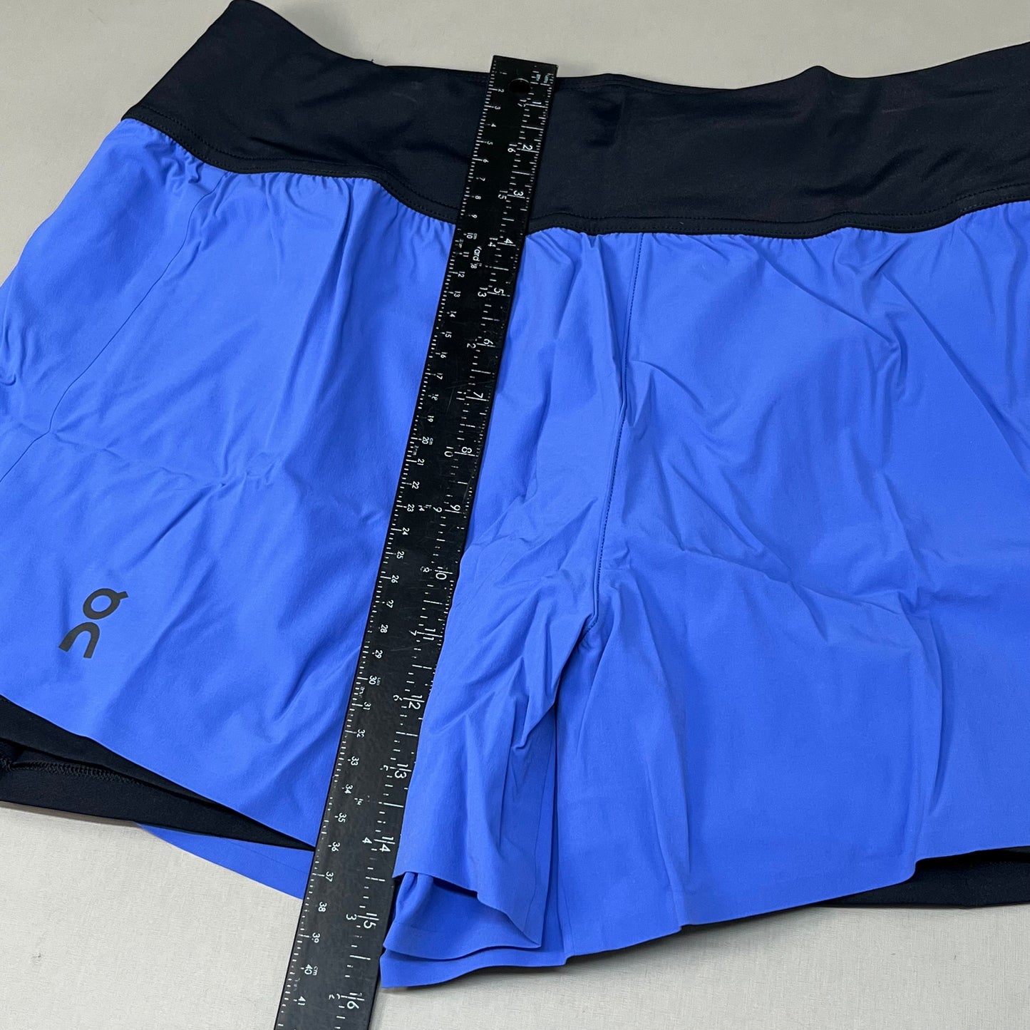 ON RUNNING Women's Active Wear Running Shorts Sz-Large Cobalt Black 255.01044