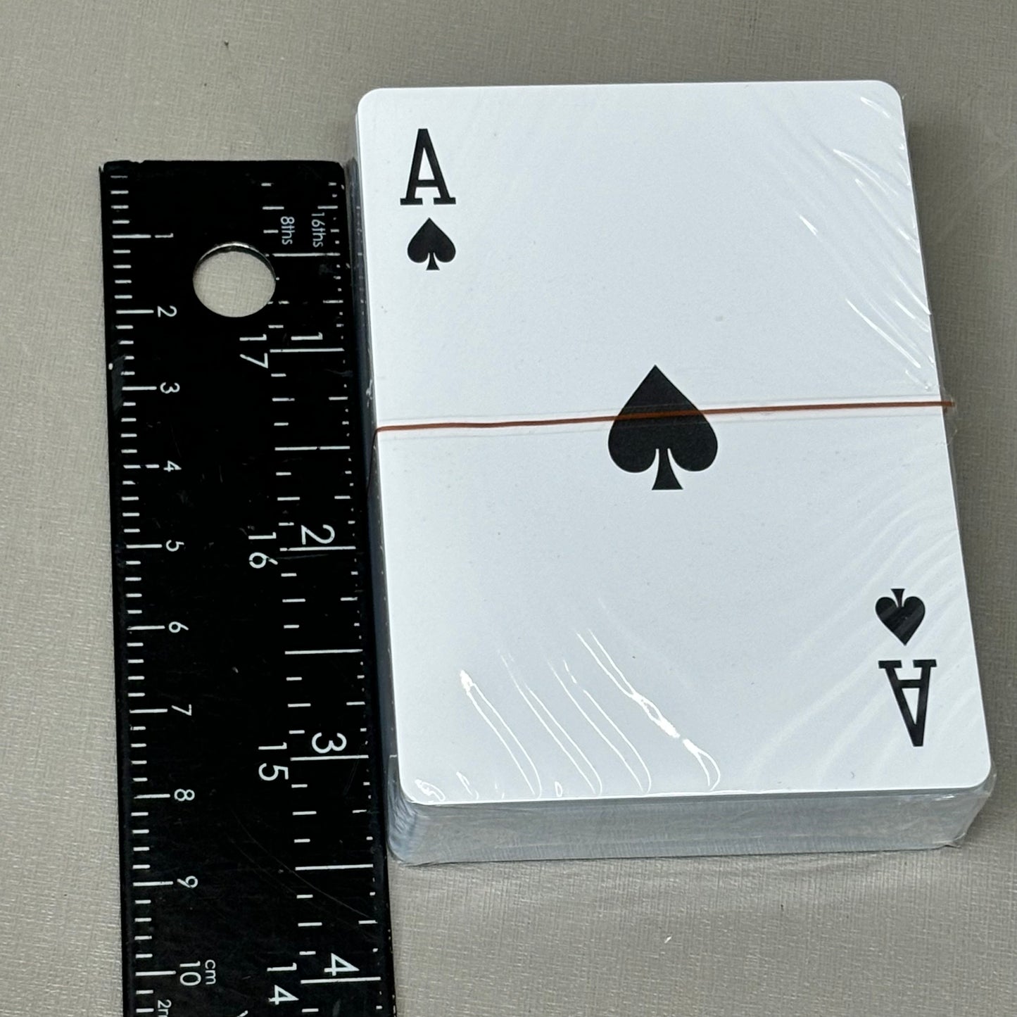 ZA@ GEKO BRANDS Water Proof Playing Cards w/ Plastic Case Standard Deck