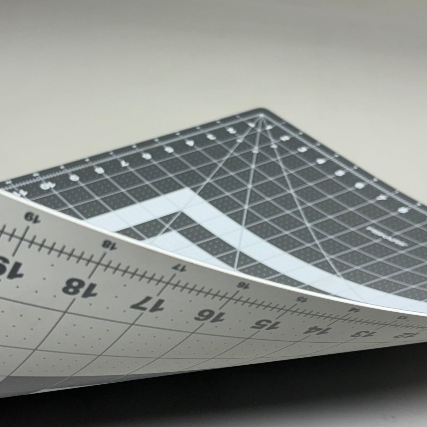 FISKARS (3 PACK) 18 x 24in Double Sided Cutting Mat