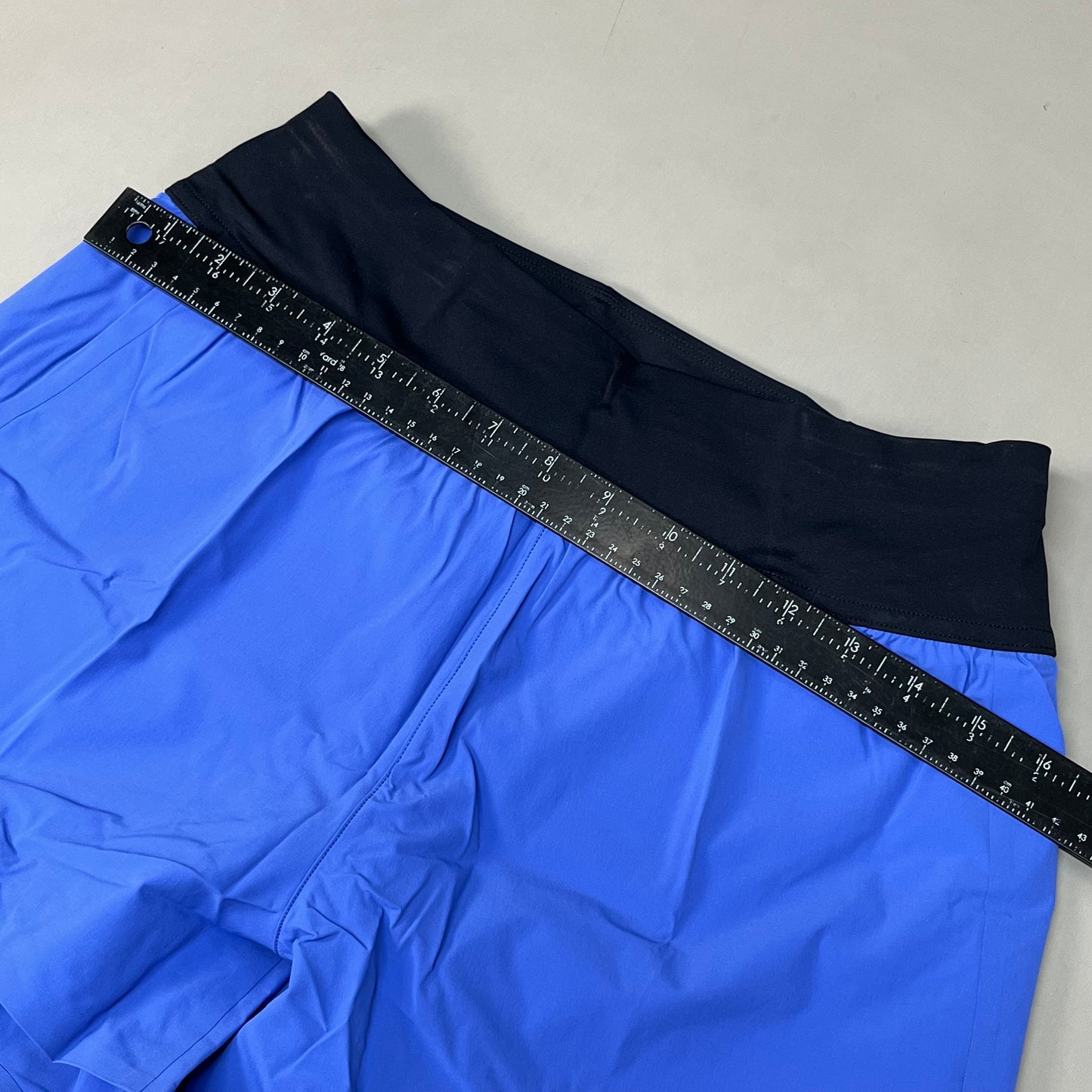 ON RUNNING Women's Active Wear Running Shorts Sz-Small Cobalt Black 255.01044