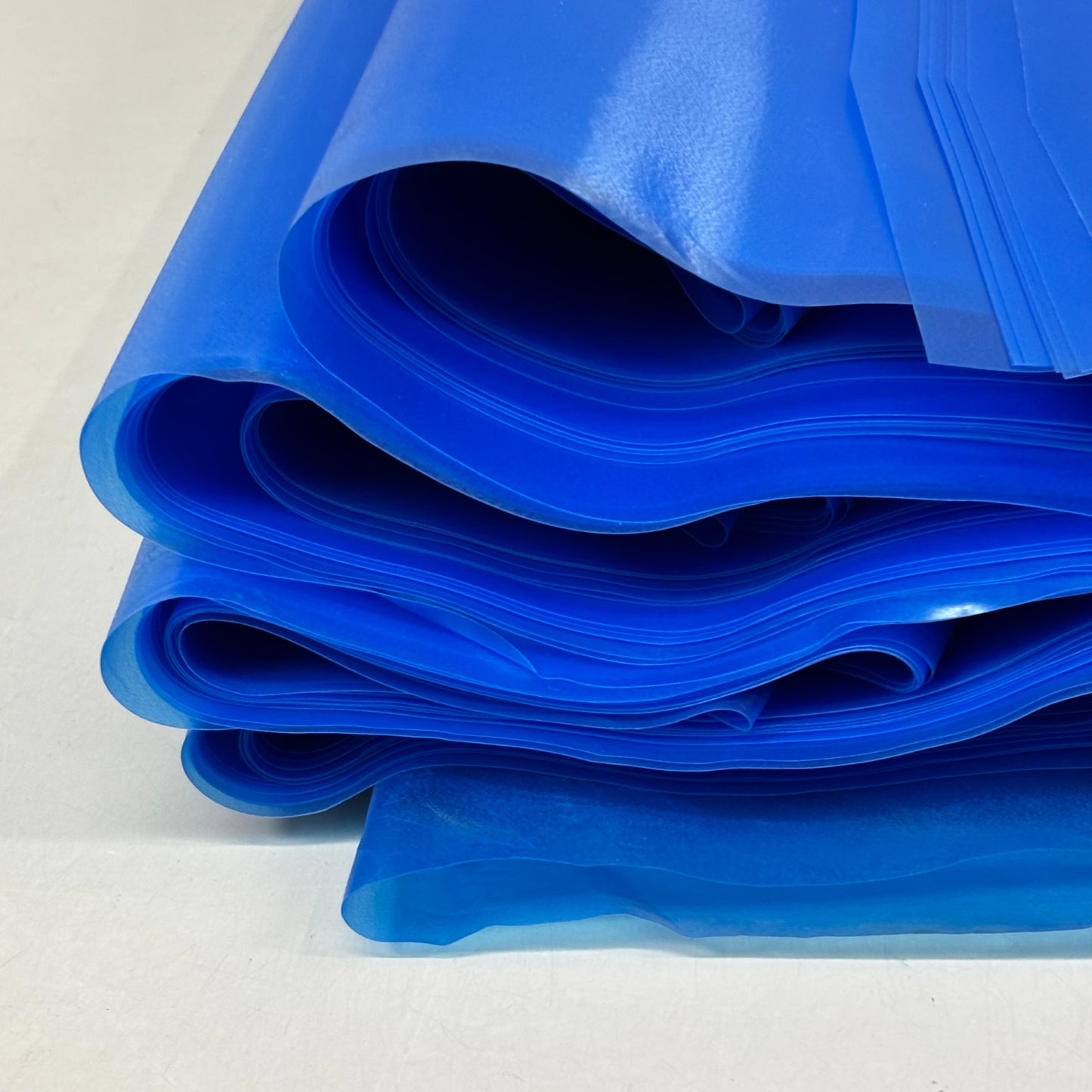 VR (50 PACK) Poly Co Die-Cut Aprons Economical & Lightweight 55"x35" Blue 46520