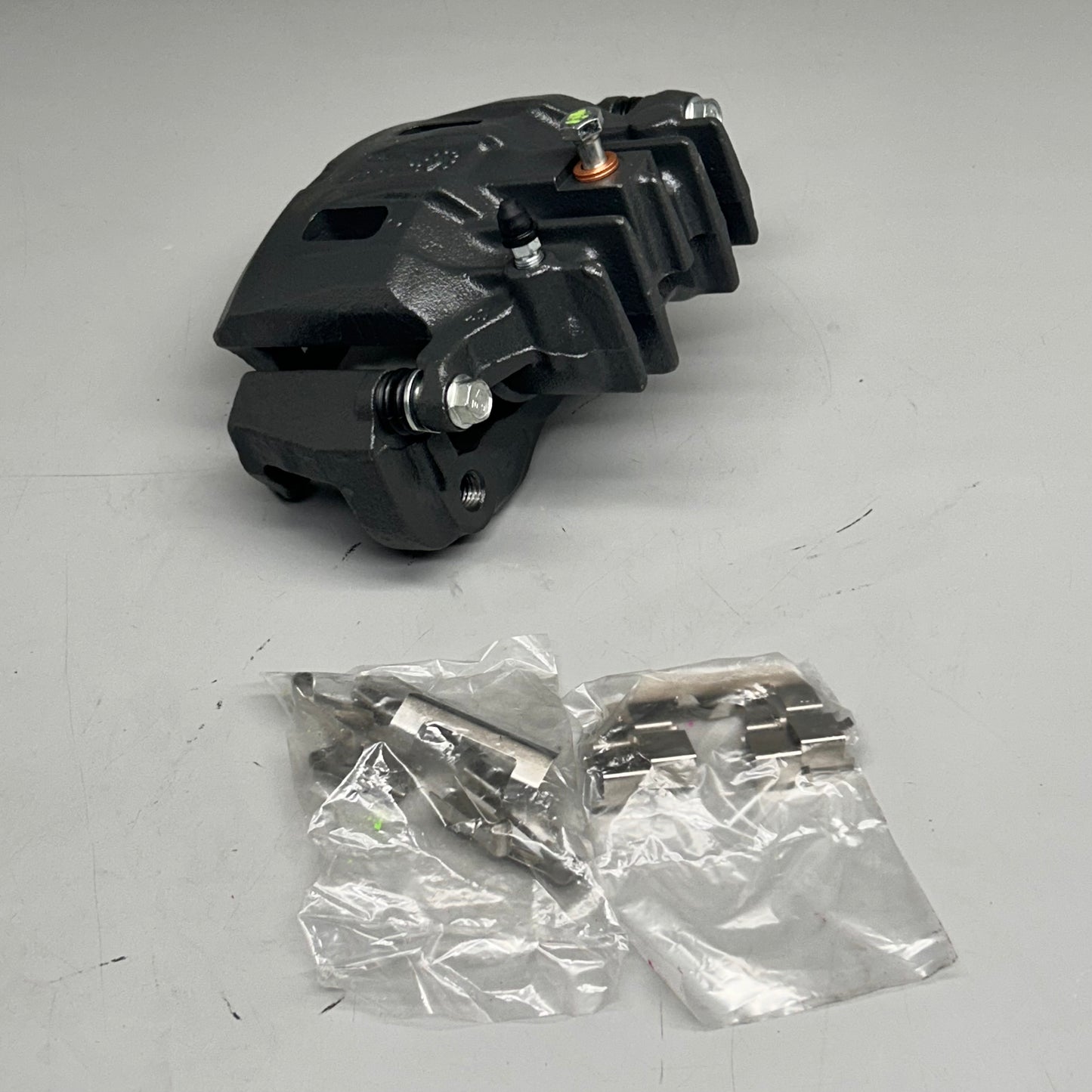 SILENT STOP Semi Loaded Caliper Disc Brake For Ford  Excursion, F-250, F-350 12-3221