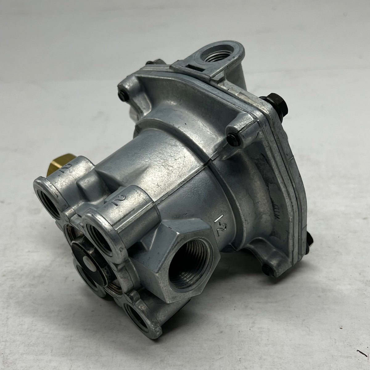 SEALCO Emergency Relay Valve Non Charging Style 4 Port 4.5 psi Silver 110338